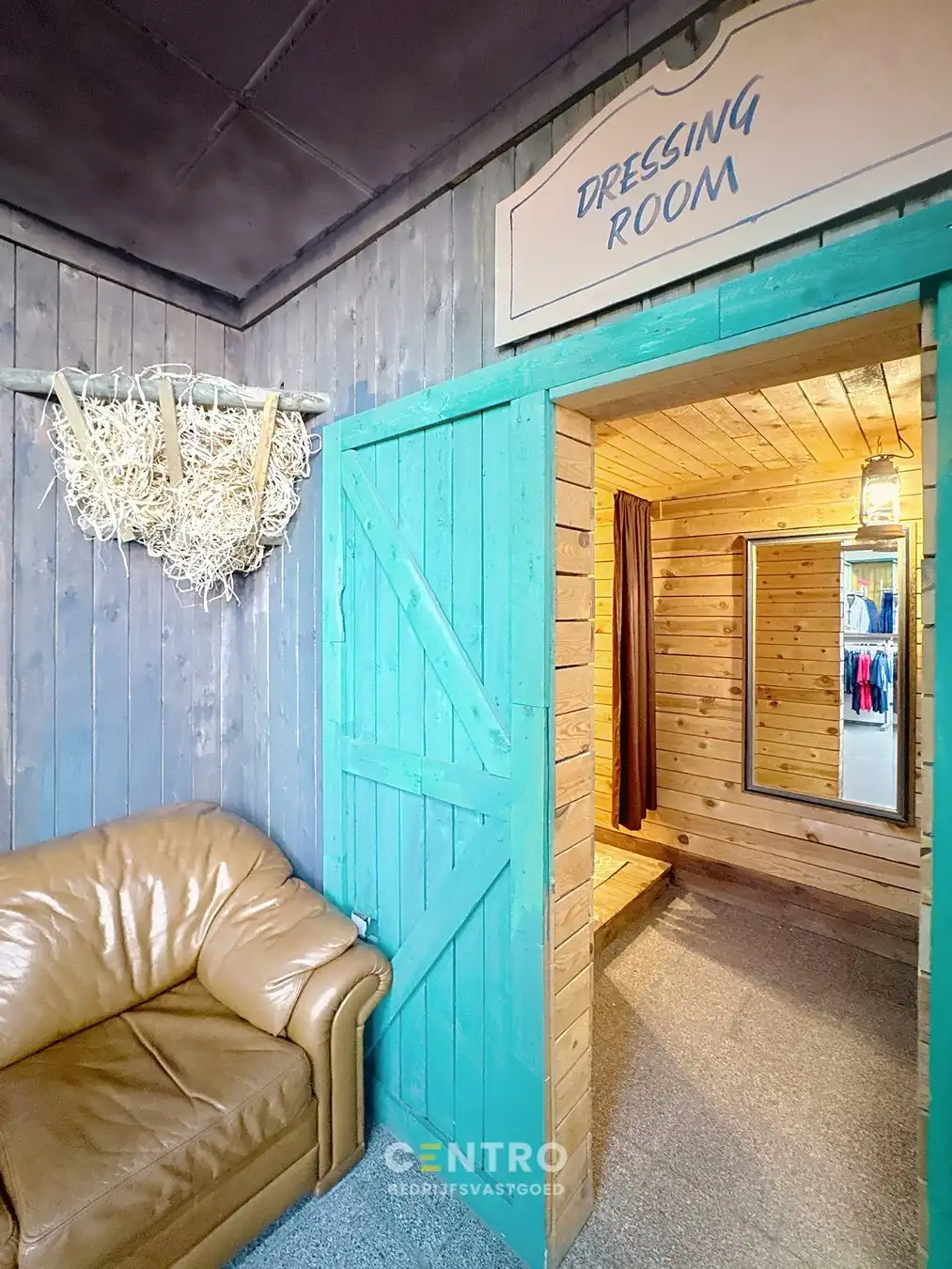 Verhuurd handelspand (650m²) langs de Zeedijk, inclusief 3 studio's! foto 13