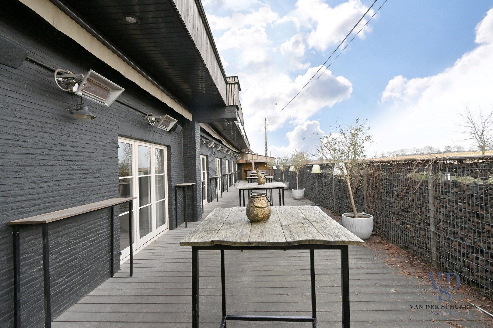 Ruime bungalow met bijgebouwen in Meilegem. foto 19