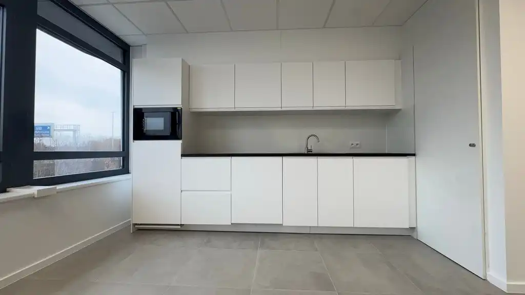 Gerenoveerde kantoorruimte te huur in Dionysius KMO center in Gent foto 10