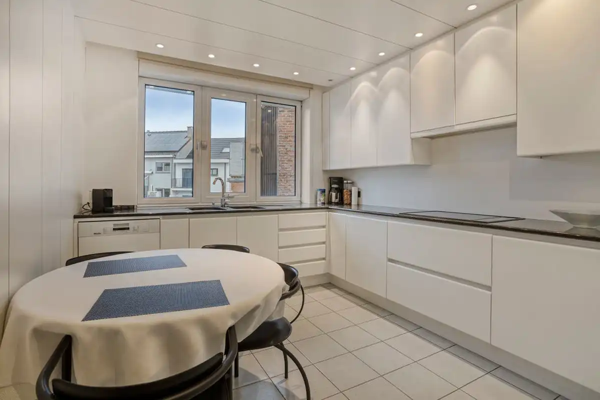 Uniek opbrengstgebouw op toplocatie met garage in Strombeek foto 25