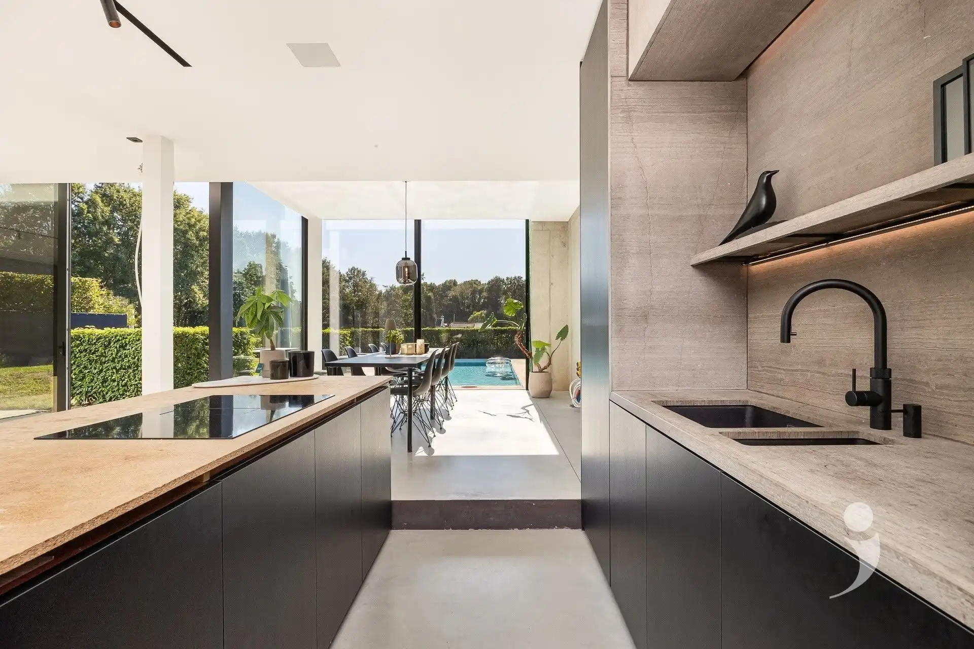 High-end architectenwoning met zwembad en prachtig zicht op de achterliggende weides foto 6