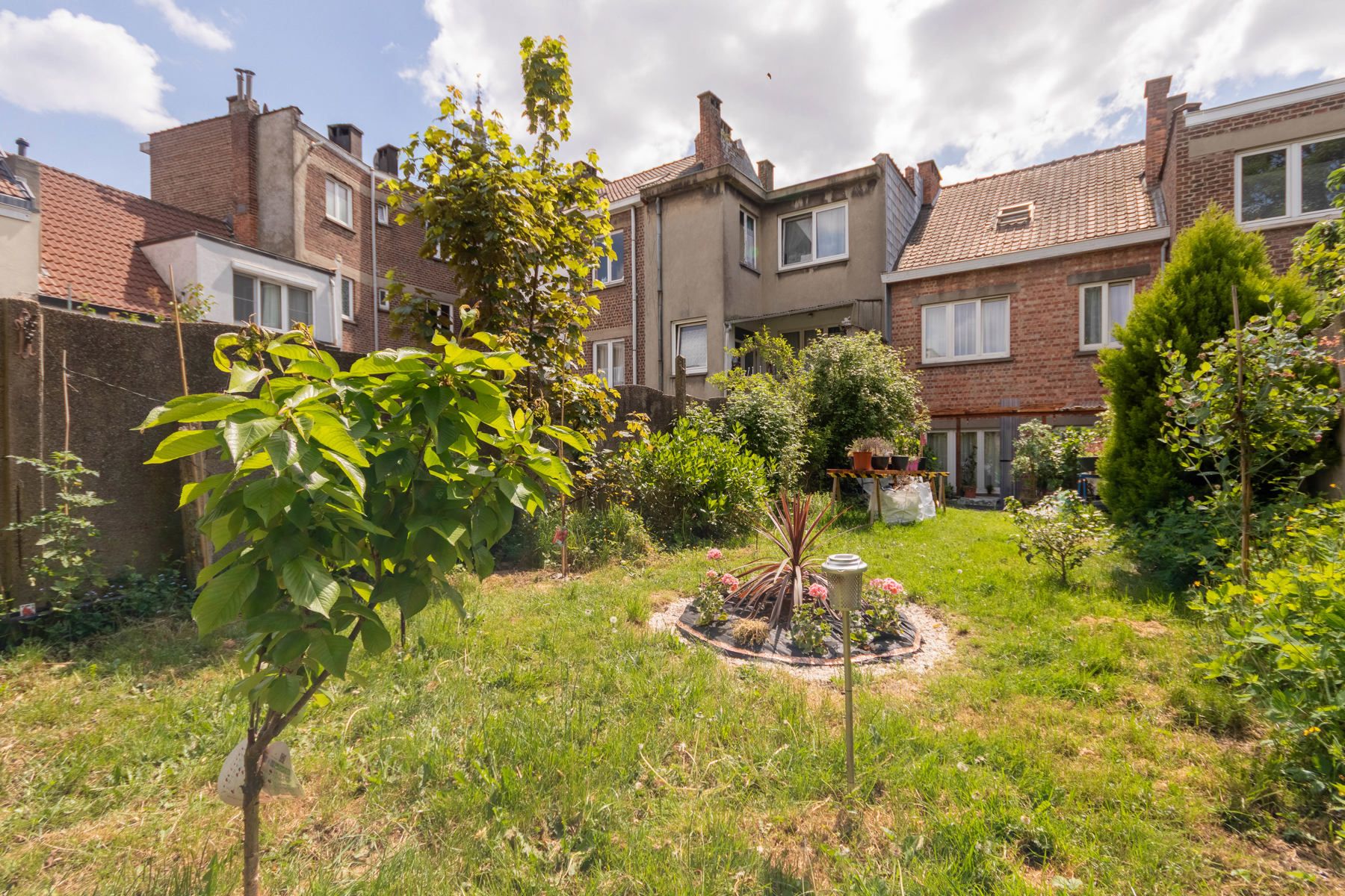 Gunstig gelegen woning met 4 slaapkamers en tuin foto 2