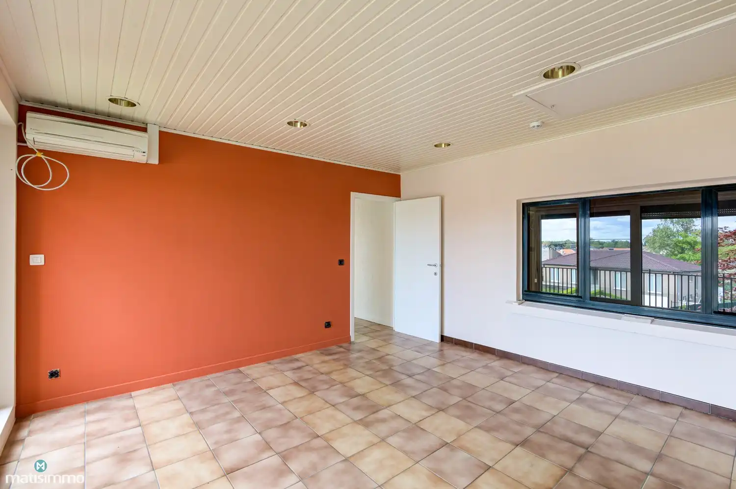 RUIME WONING MET 5 SLAAPKAMERS, INPANDIGE GARAGE EN WELLNESSRUIMTE OP EEN RUIM PERCEEL foto 35