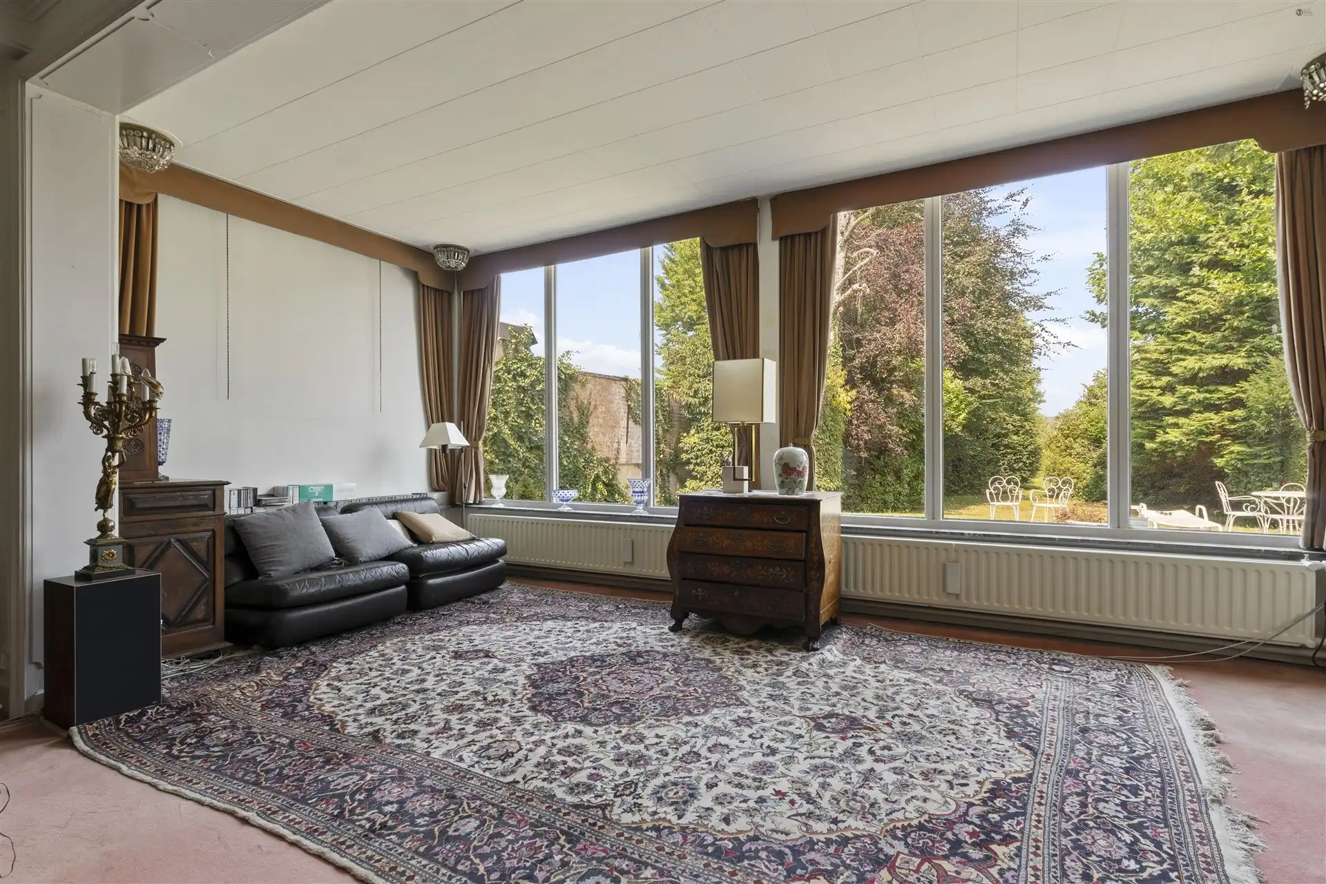 Voormalige dokterswoning, zeer unieke woning mt grote oppervlakten foto 11