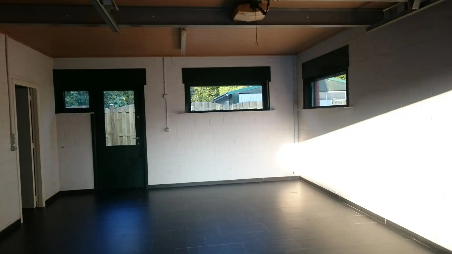 Ruime woning in "De Piste" met garage & tuin te huur! foto 16