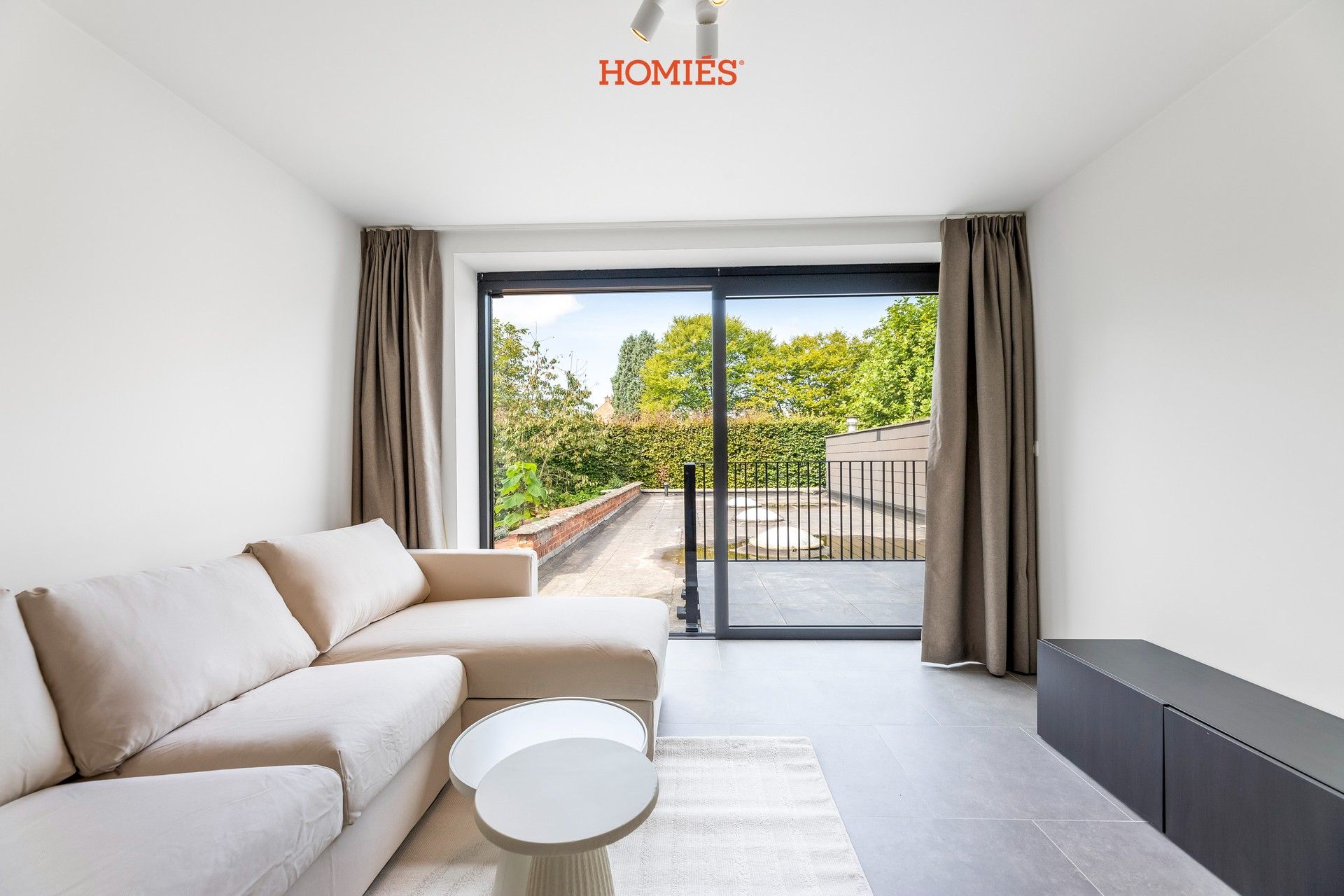 gemeubeld één-slaapkamer appartement met terras foto 2