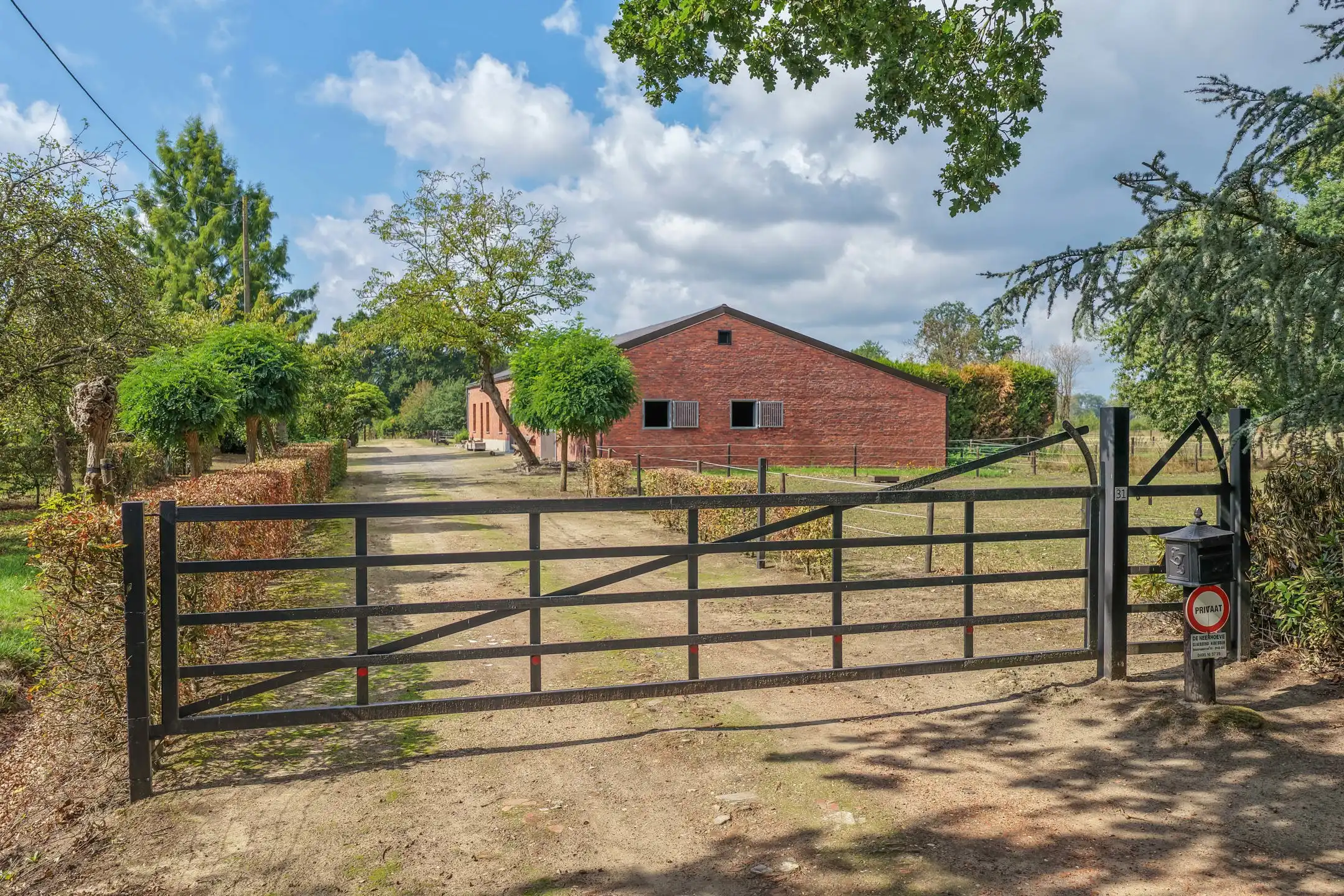 Unieke hoeve op een domein van maar liefst 8,56 Ha foto 3