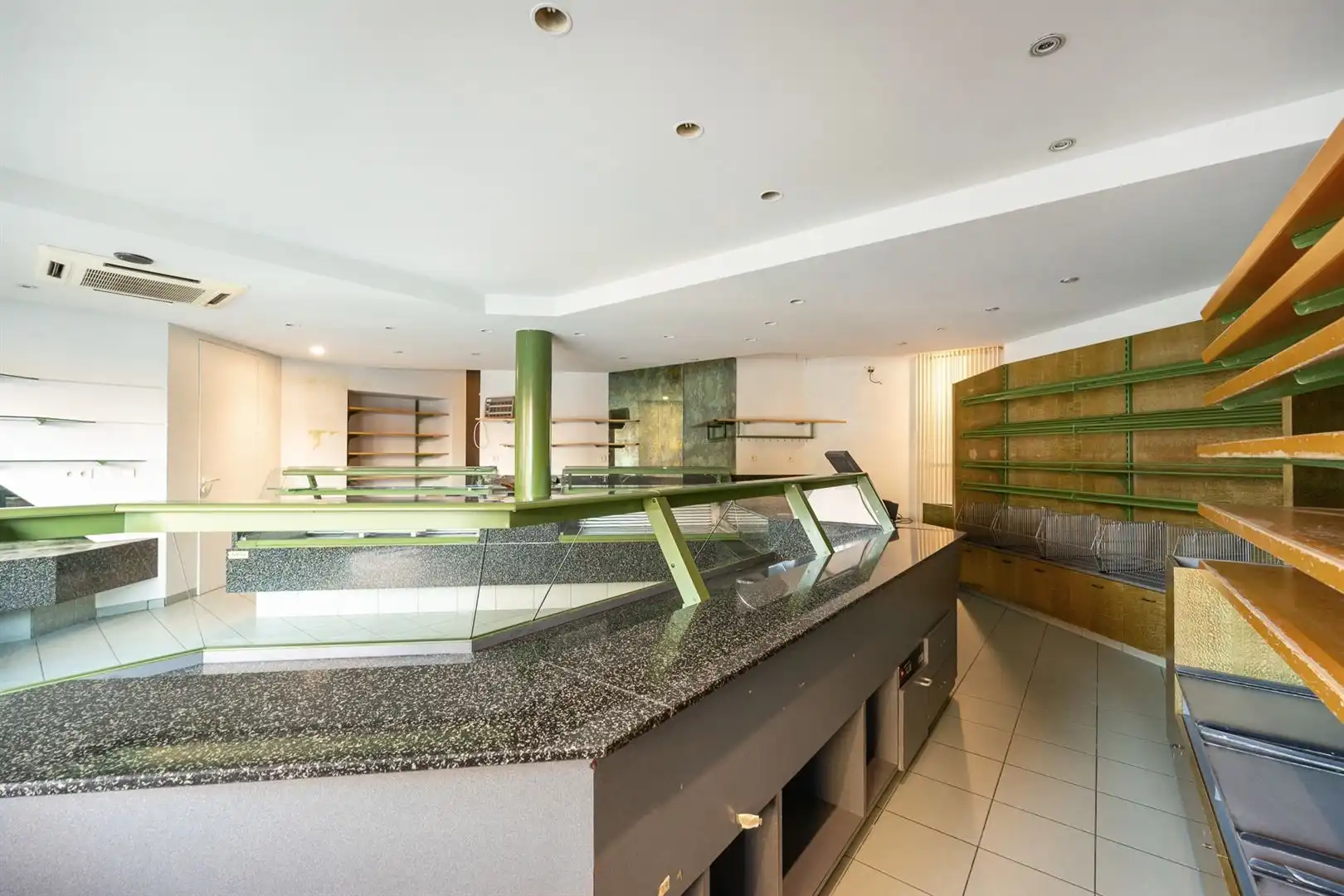 Hedendaagse commerciële ruimte met appartement foto 7