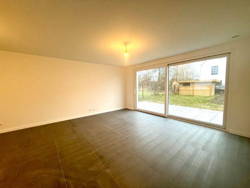 Ruime nieuwbouwwoning met 3 slaapkamers, tuin en carport foto 2