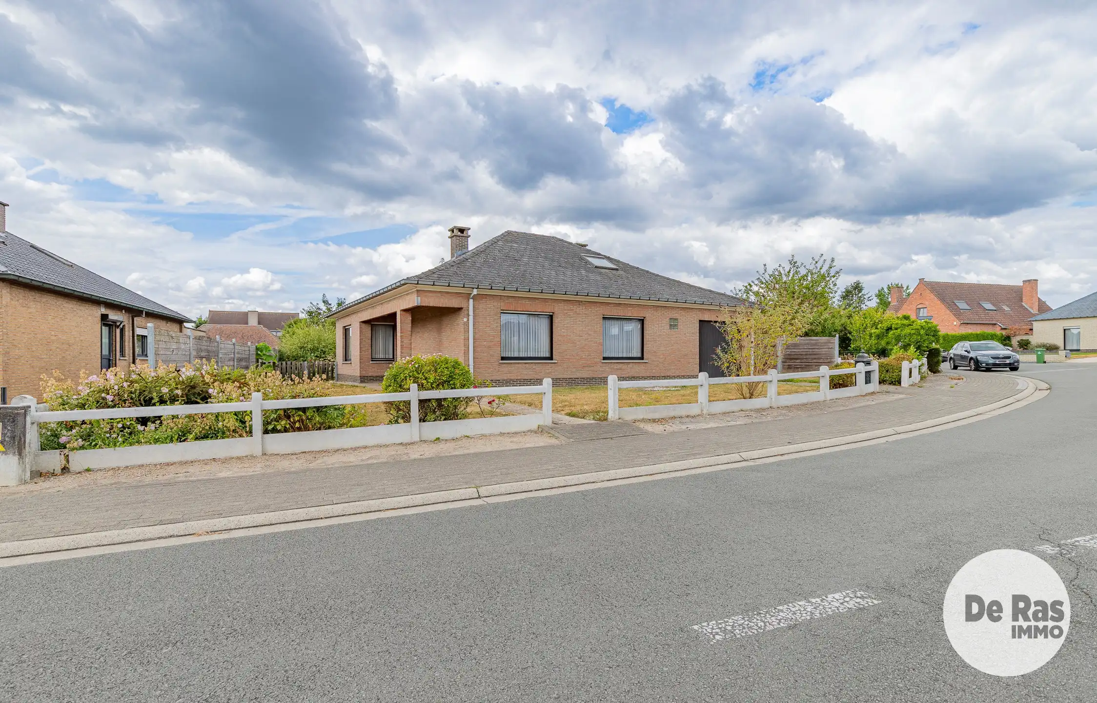 HERZELE - Bungalow in rustige woonwijk op toplocatie foto 24