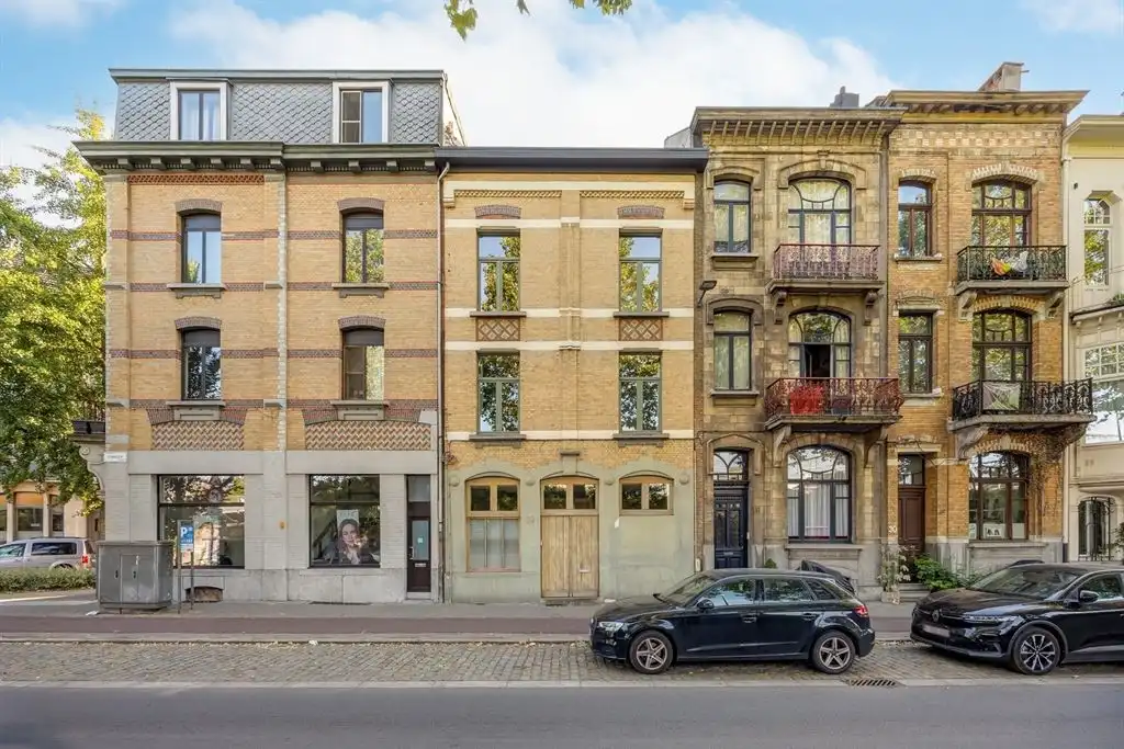 Unieke woning met eclectische gevels en dakterras foto 31