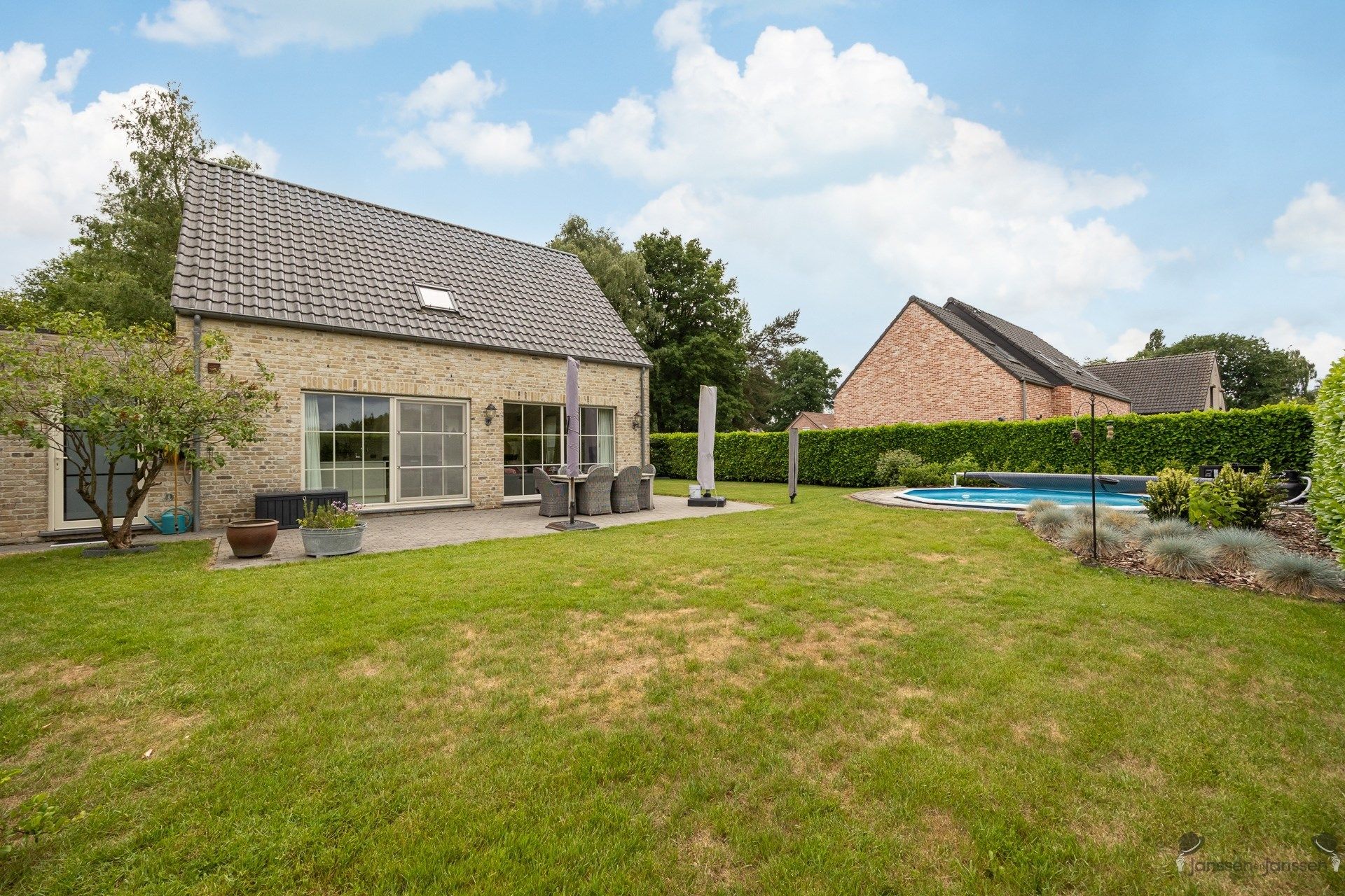 Instapklare woning met vier slaapkamers op een ruim perceel van 659m². foto 30