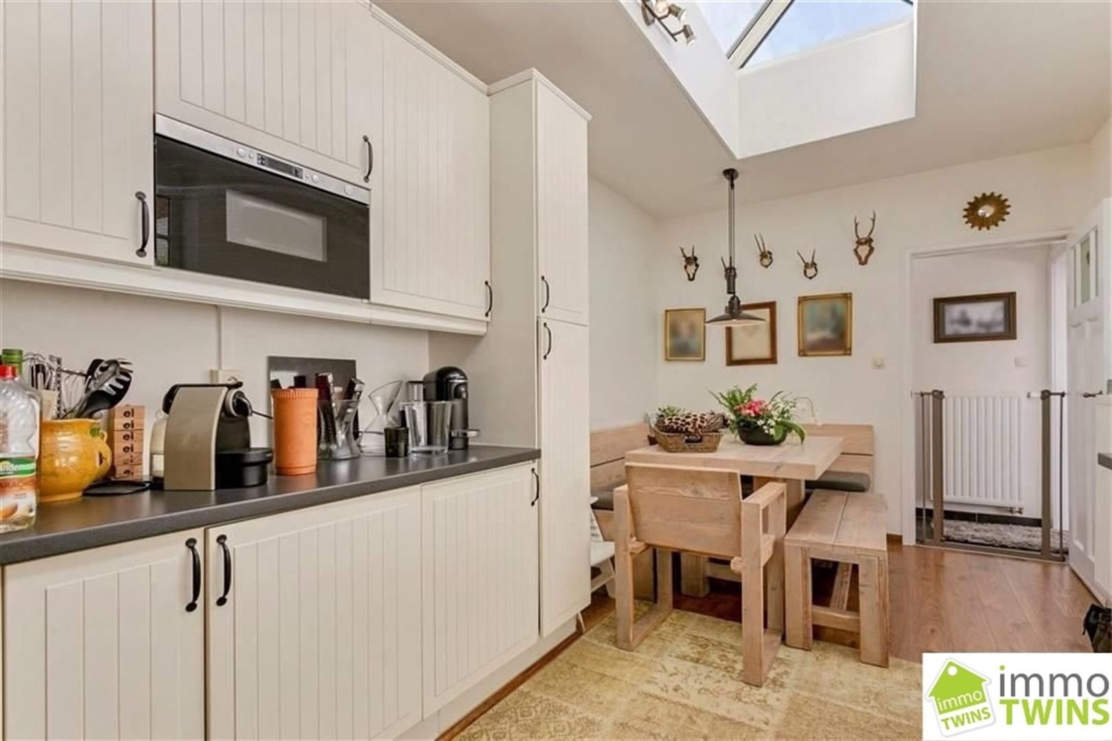 Karaktervolle, ruime woning met 6 slaapkamers, binnenkoer met jacuzzi en topligging! foto 7