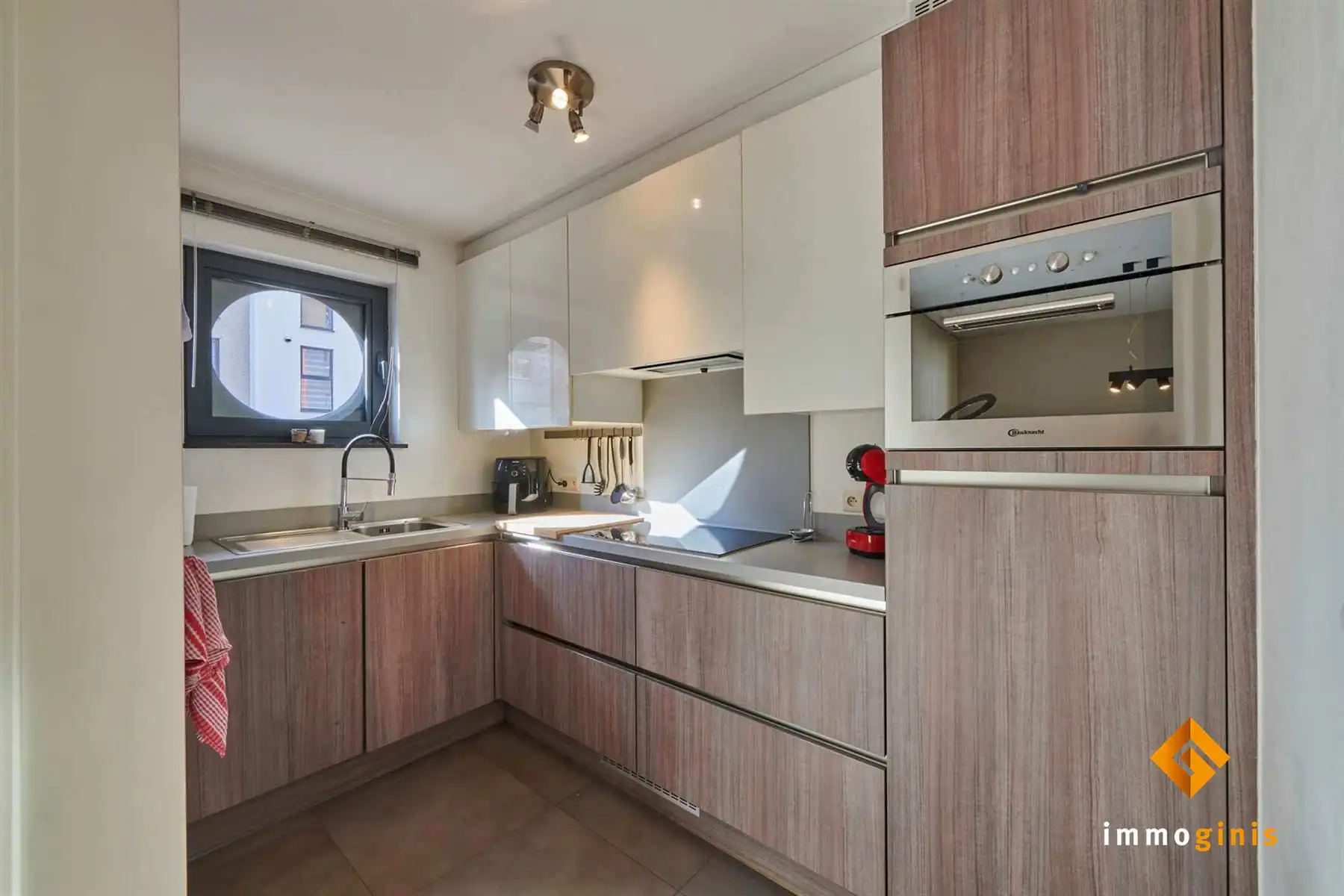 Energiezuinig gelijkvloers appartement met 2 slaapkamers, nabij het centrum van Genk! foto 4