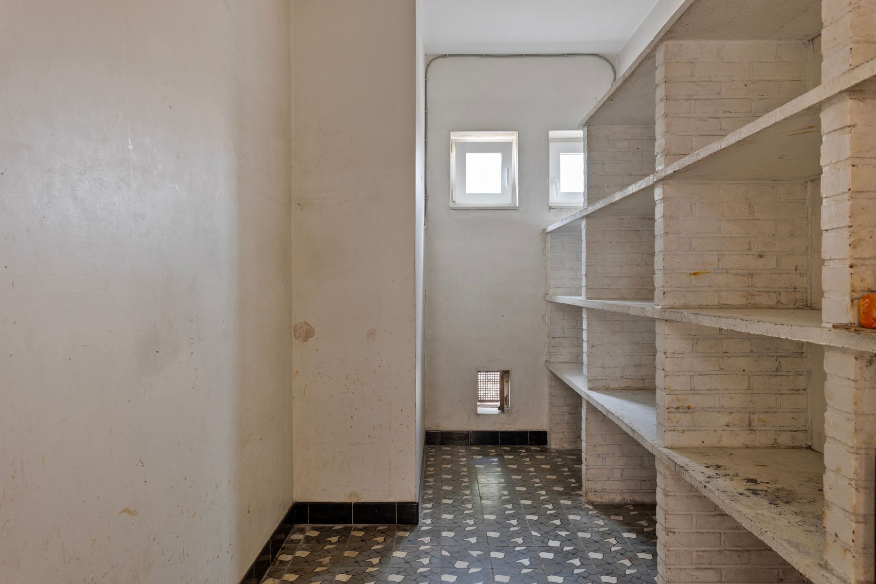 Te renoveren hoeve met authentieke schuur en stallen foto 13