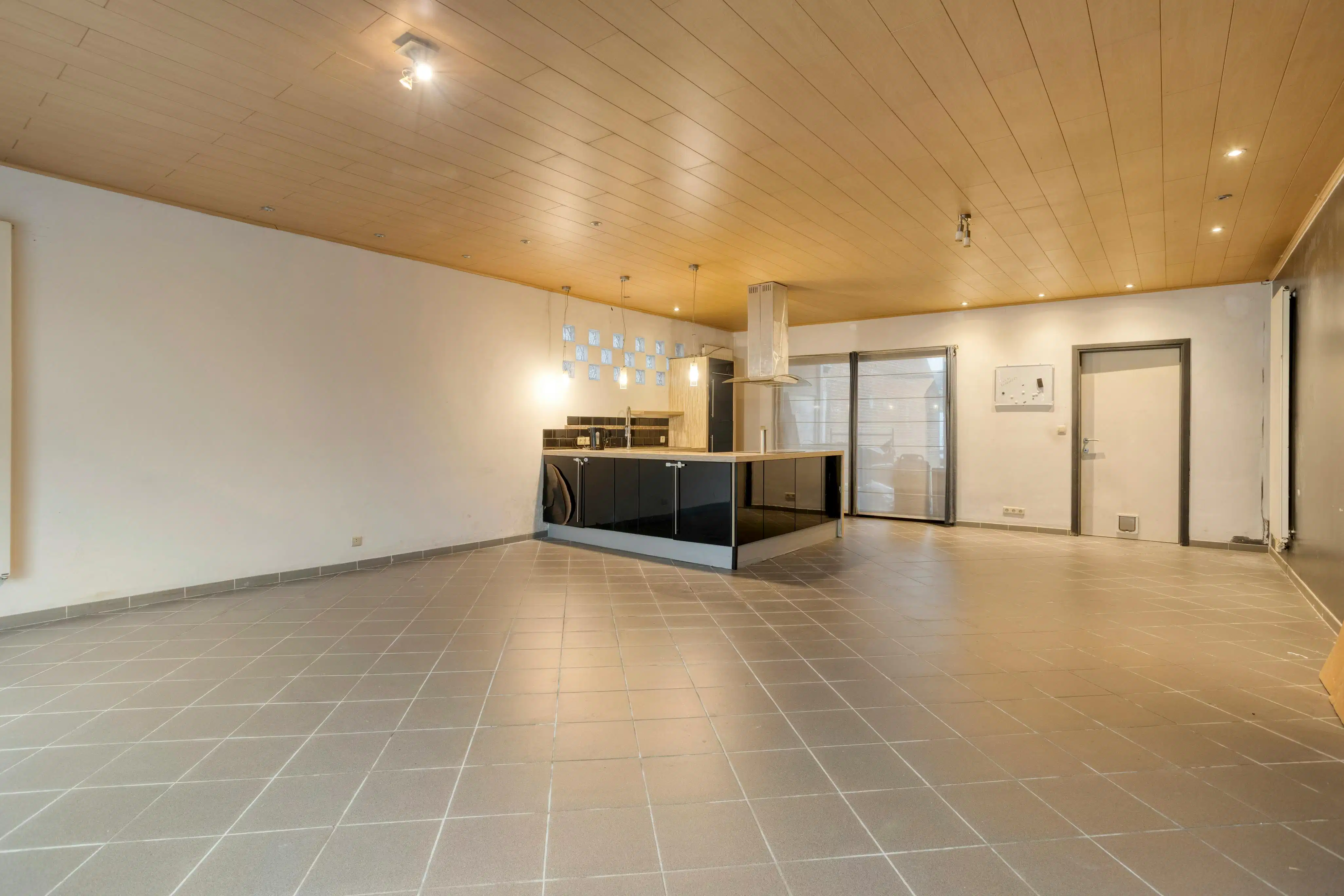 Halfopen bebouwing met 3 slaapkamers en tuin in Izegem foto 4
