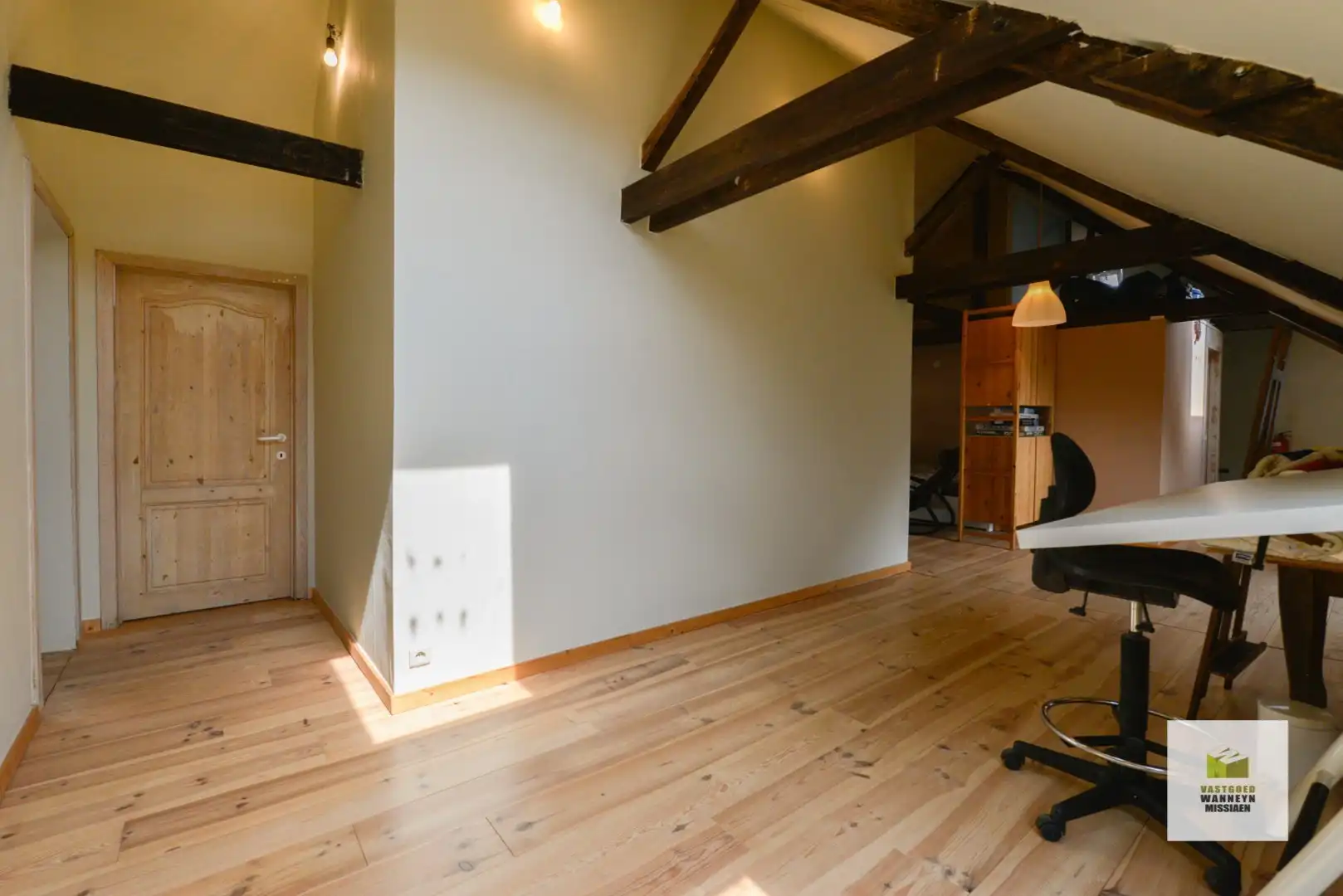 Gerenoveerde handelszaak met ruime woning en gezellige stadstuin te centrum Roeselare foto 27