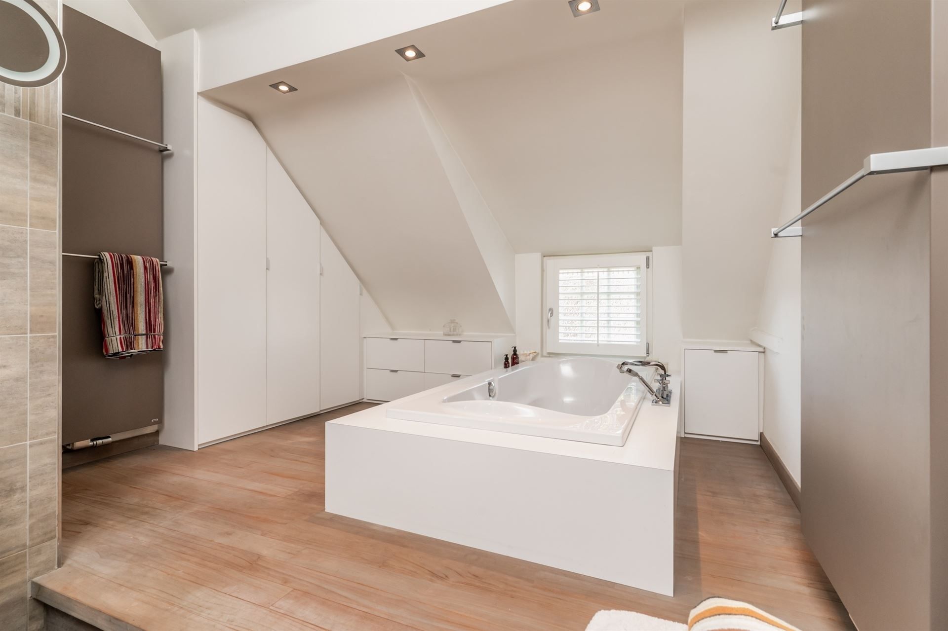 Authentieke hoeve met 4 slpks, poolhouse en zwembad foto 19