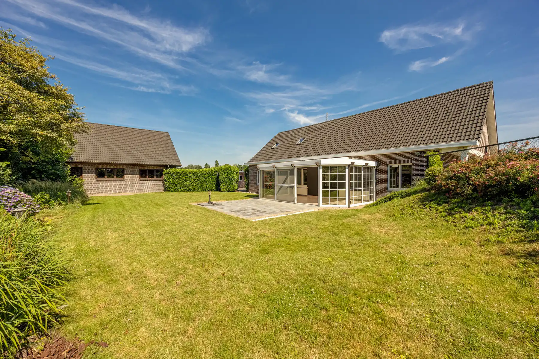 Gerenoveerde laagbouwwoning met grote opslagruimte op ca 1.374m² (opsplitsing tot 2 bouwgronden mogelijk). foto 24