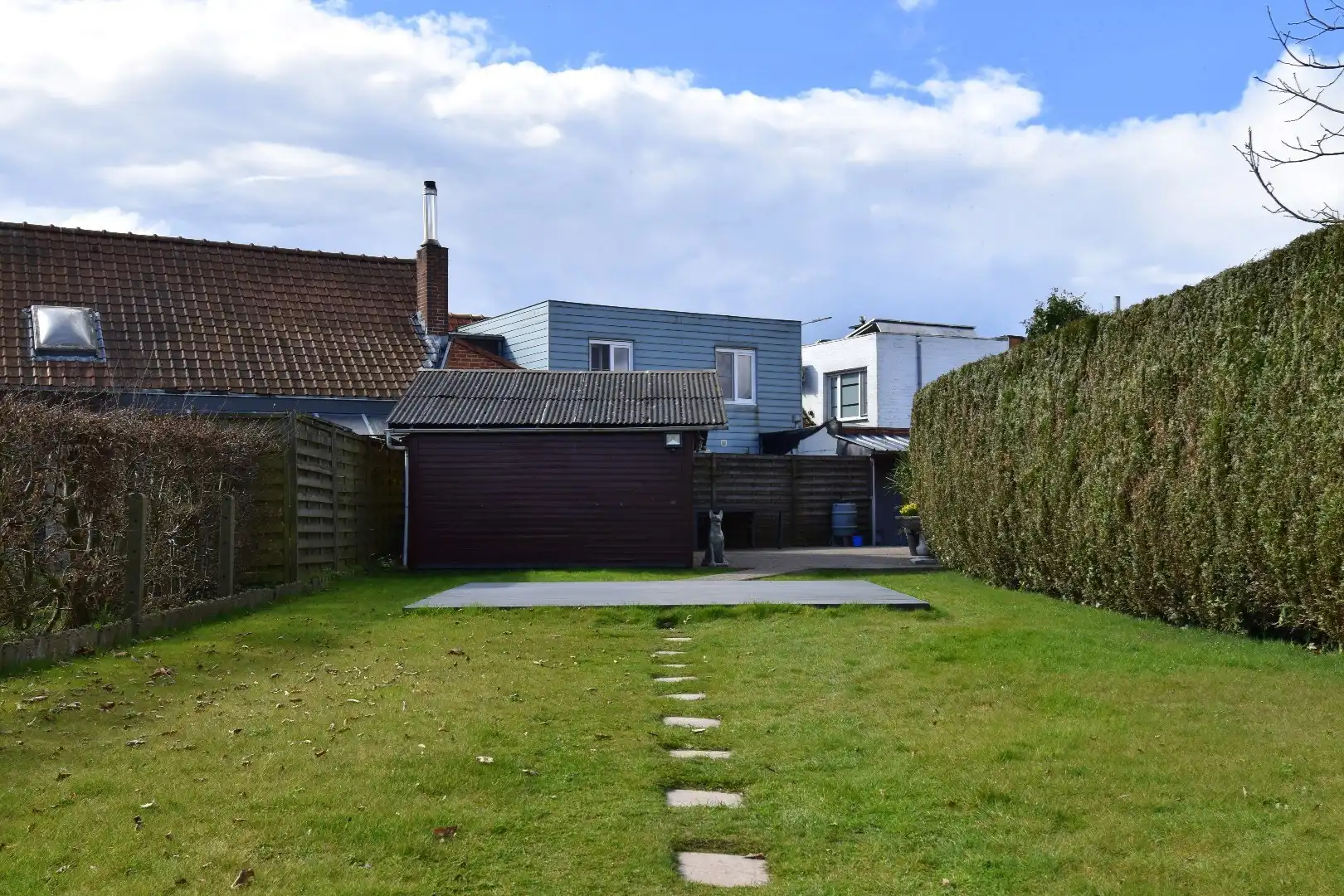 Mooie rijwoning met 2 slaapkamers, tuin en garage te koop in het gezellige Gullegem foto 12
