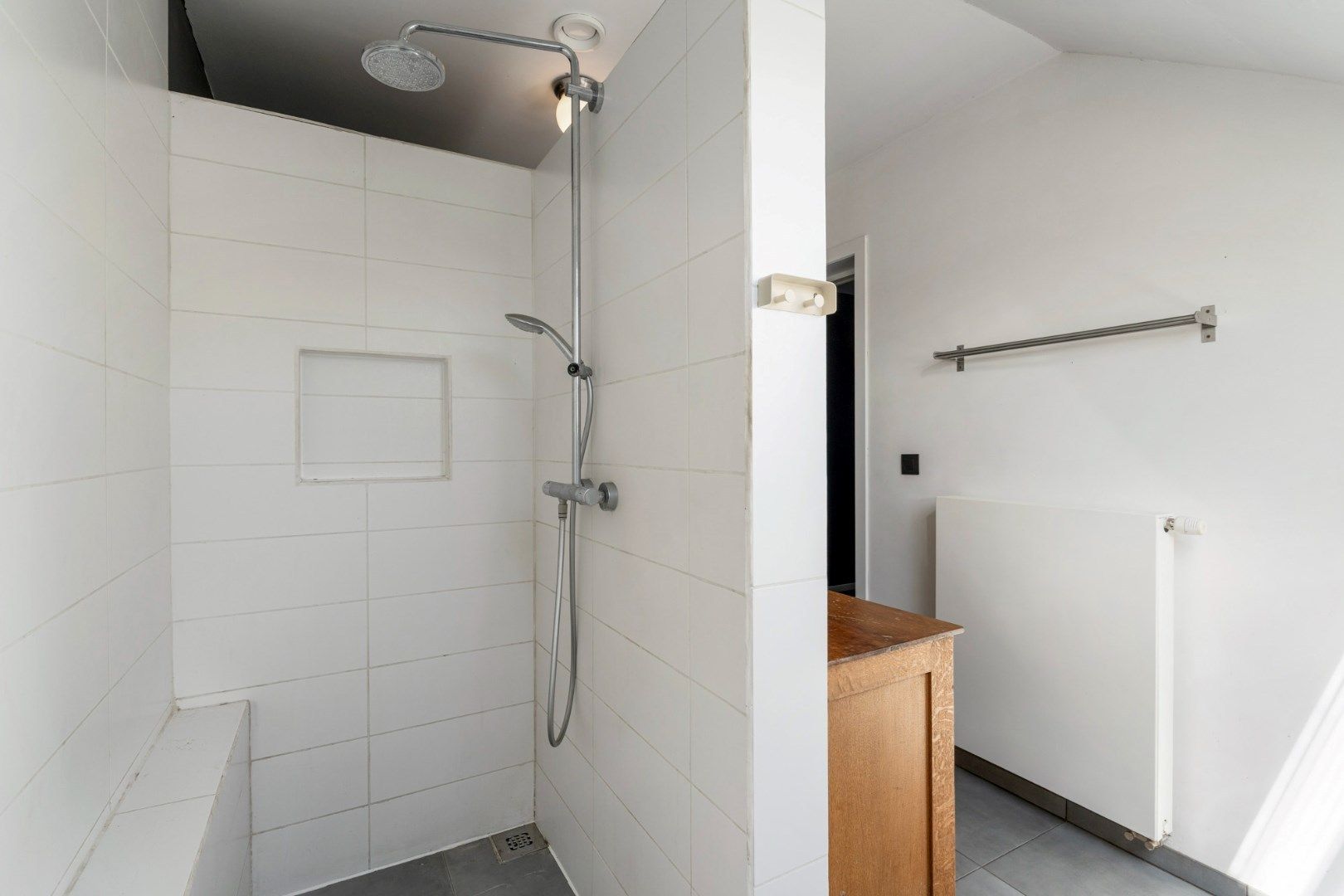 Recente, halfvrijstaande gezinswoning in een moderne bouwstijl op een perceel van 11a06ca! foto 14