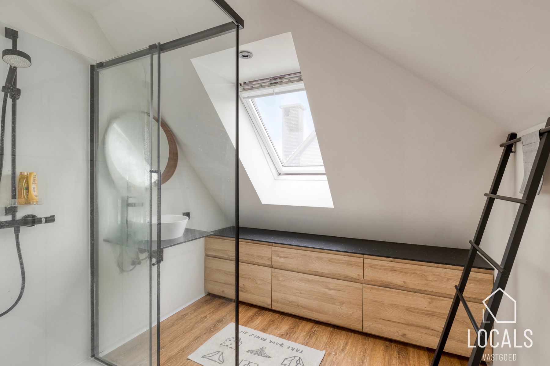 Halfopen bebouwing in het pitoreske Pollare foto 19