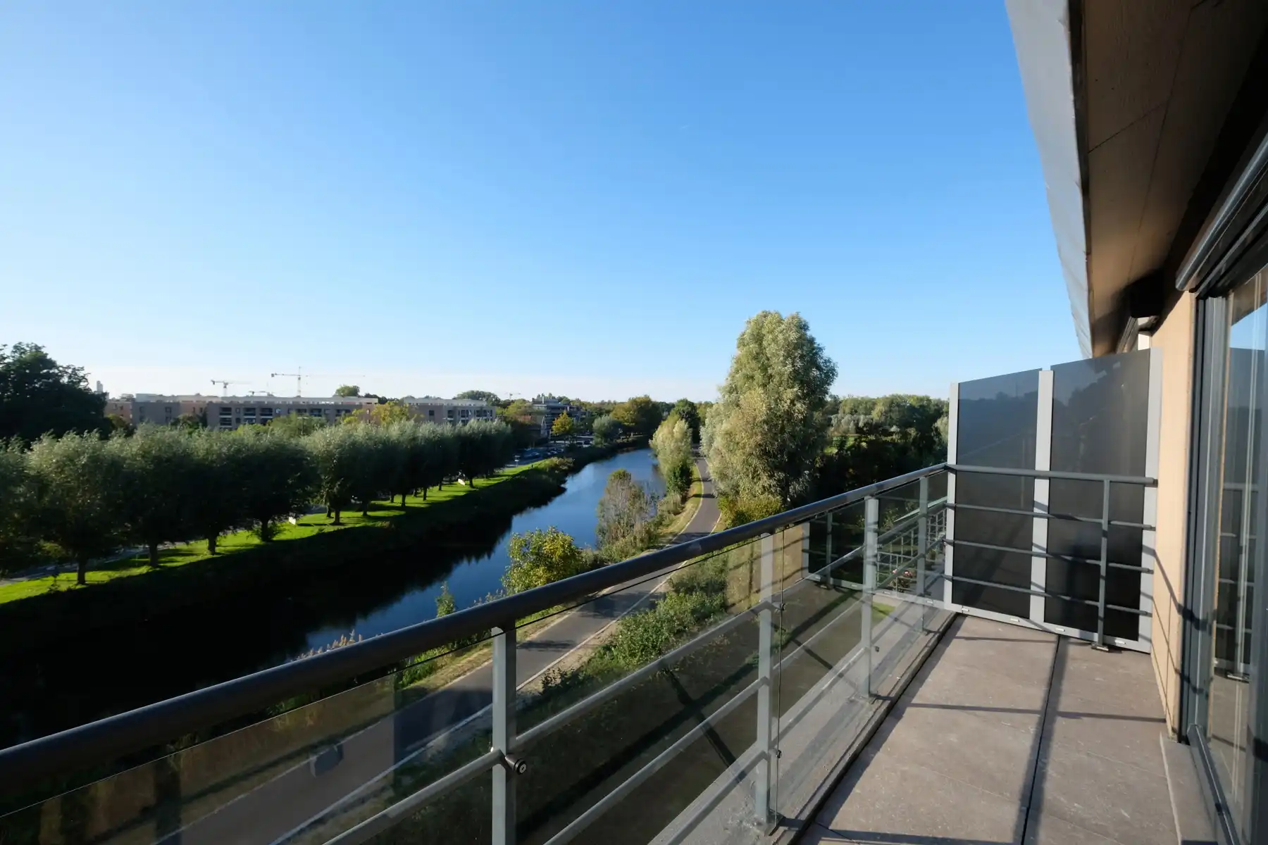 Ruim appartement met zicht op de Durme  foto {{pictureIndex}}
