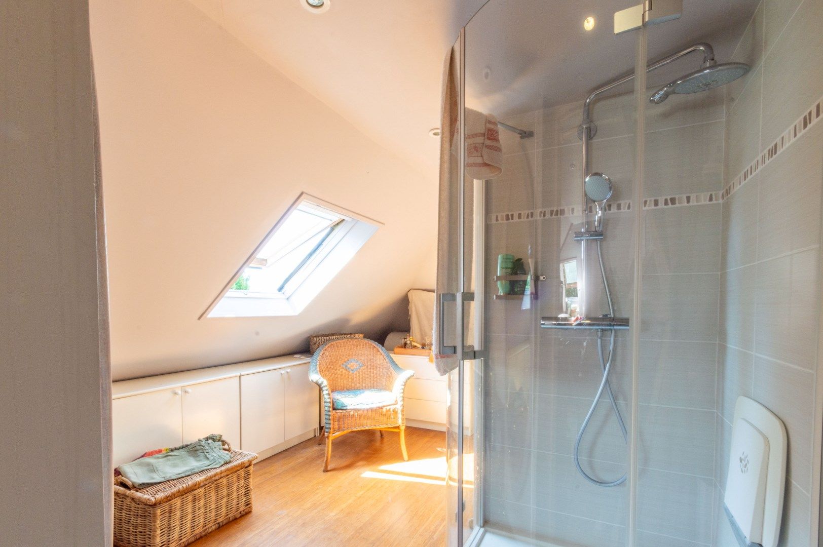 TE MODERNISEREN VILLA MET 4 SLP, GARAGE & ZUID-TUIN! foto 16
