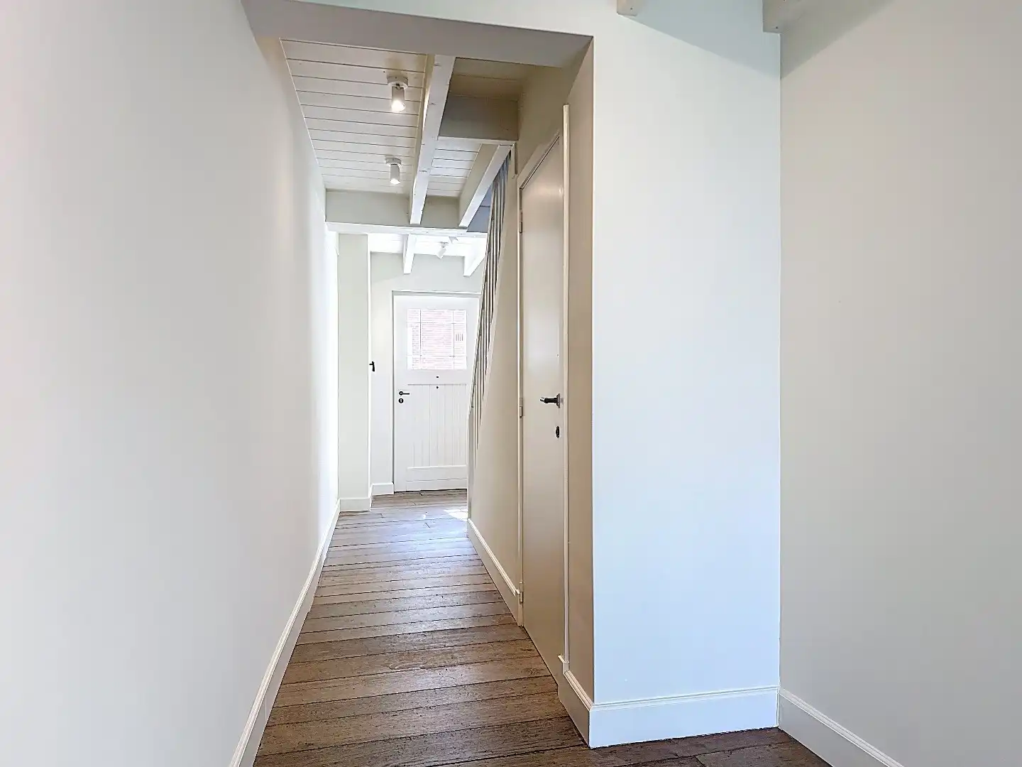 Sfeervolle en luxe tussenwoning in Zuidzande met vrij zicht over de velden foto 17