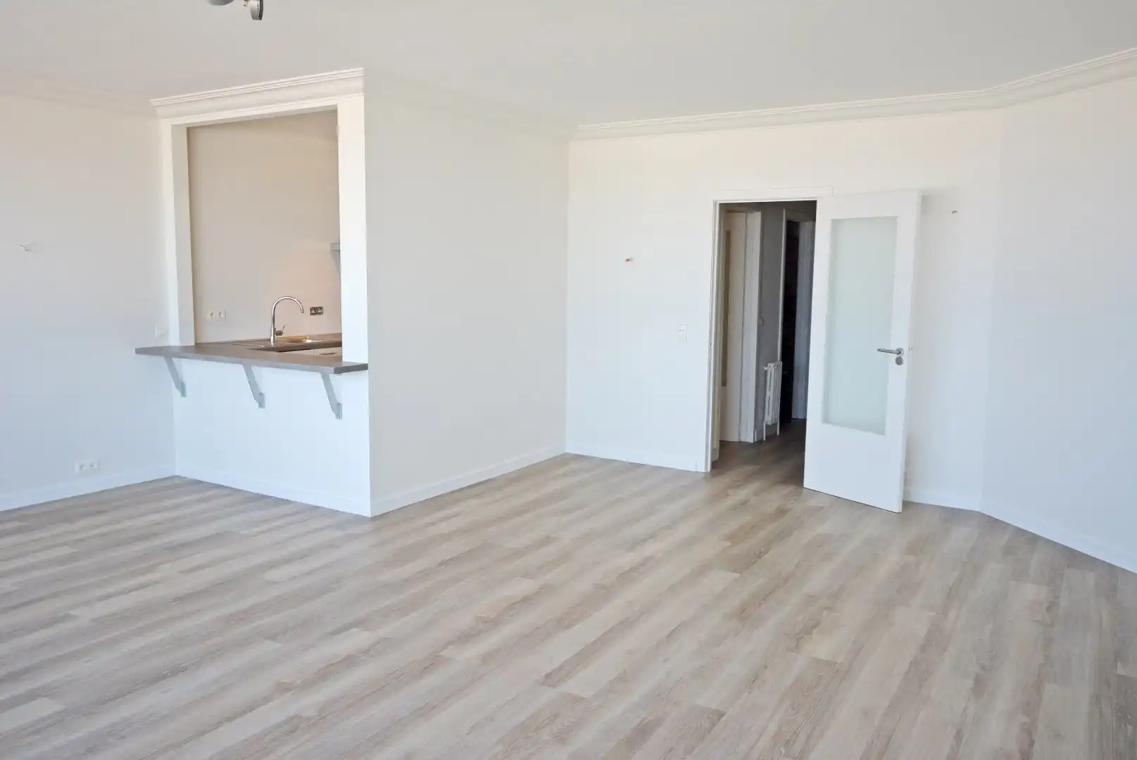 Gerenoveerd, ruim appartement op de Zeedijk Albertstrand foto 2