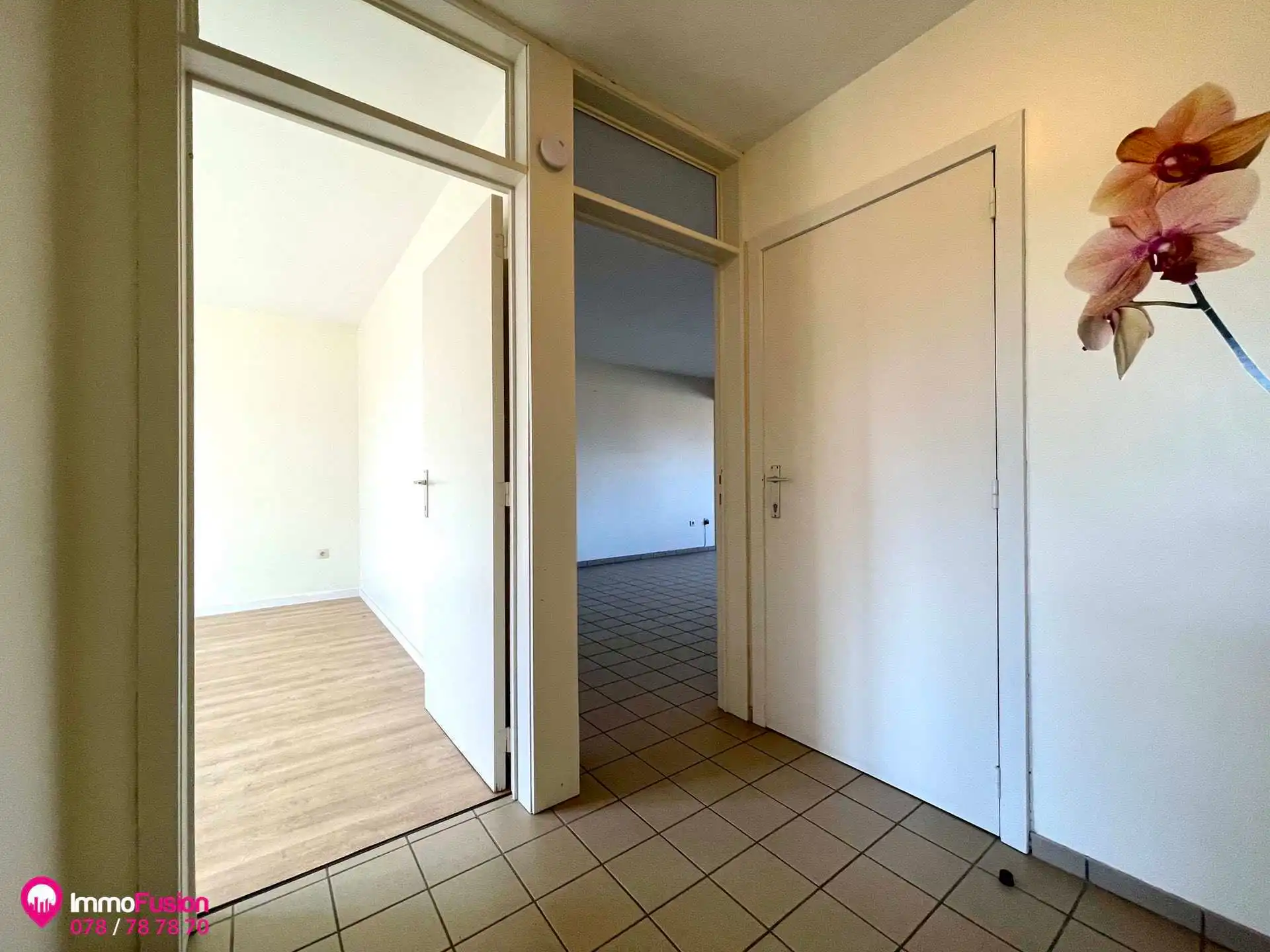 Mooi 2-slaapkamer appartement met terras in het centrum! foto 3