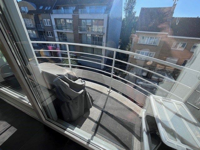 Gemeubelde studio met groot balkon in recente residentie! foto 4