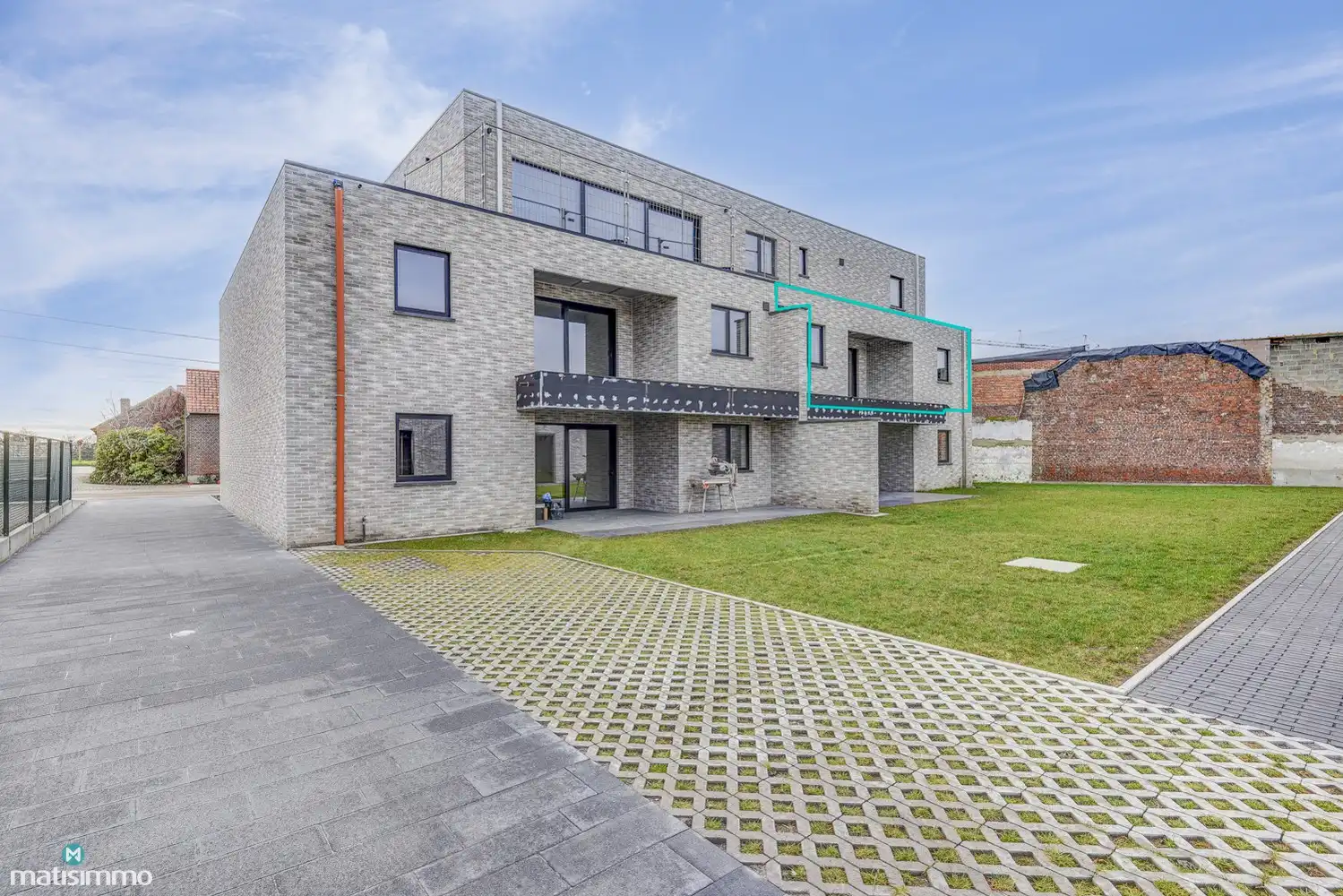RUIM NIEUWBOUW APPARTEMENT MET 2 SLAAPKAMERS, OVERDEKT TERRAS, GARAGE, AUTOSTAANPLAATS EN KELDERBERGING TE BEVERST foto 23