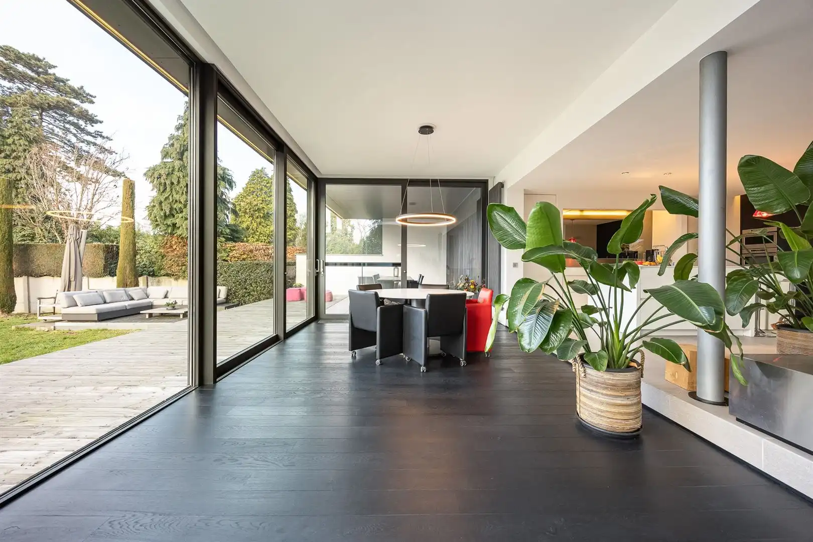 Stijlvolle villa met moderne uitbouw en zuidwest tuin. foto 3