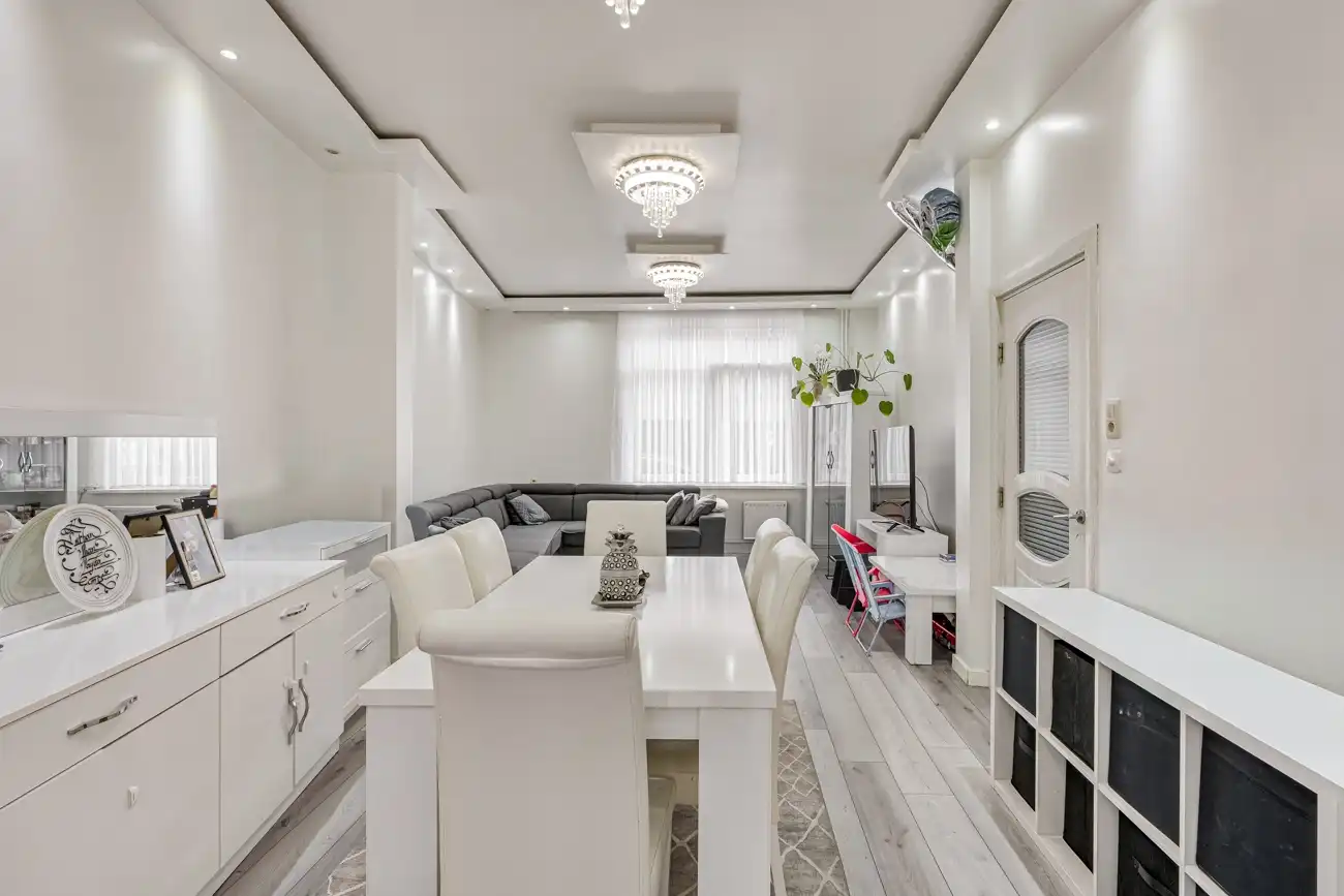 Ruime gesloten woning op een toplocatie in Sint-Amandsberg en nabij het centrum van Gent! foto 4
