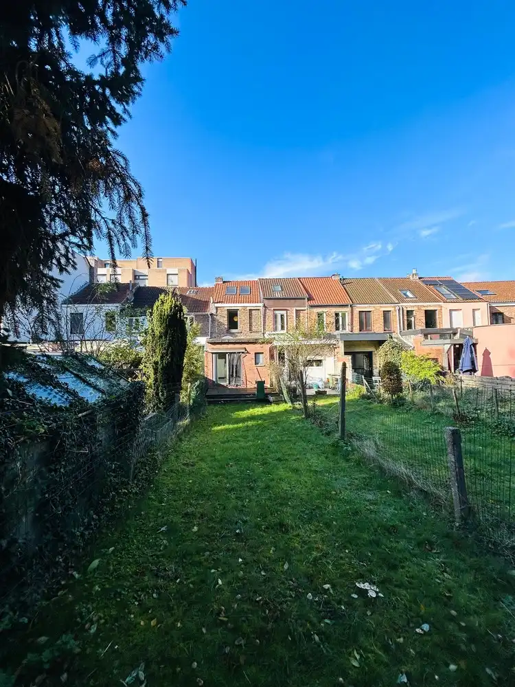 Knusse, instapklare gezinswoning met tuin foto 11