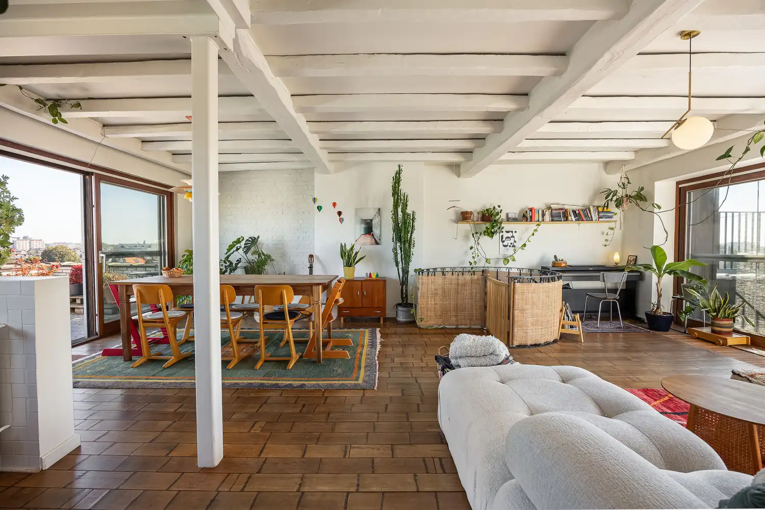 Riante duplex-penthouse met twee terrassen en zicht over heel Antwerpen foto {{pictureIndex}}