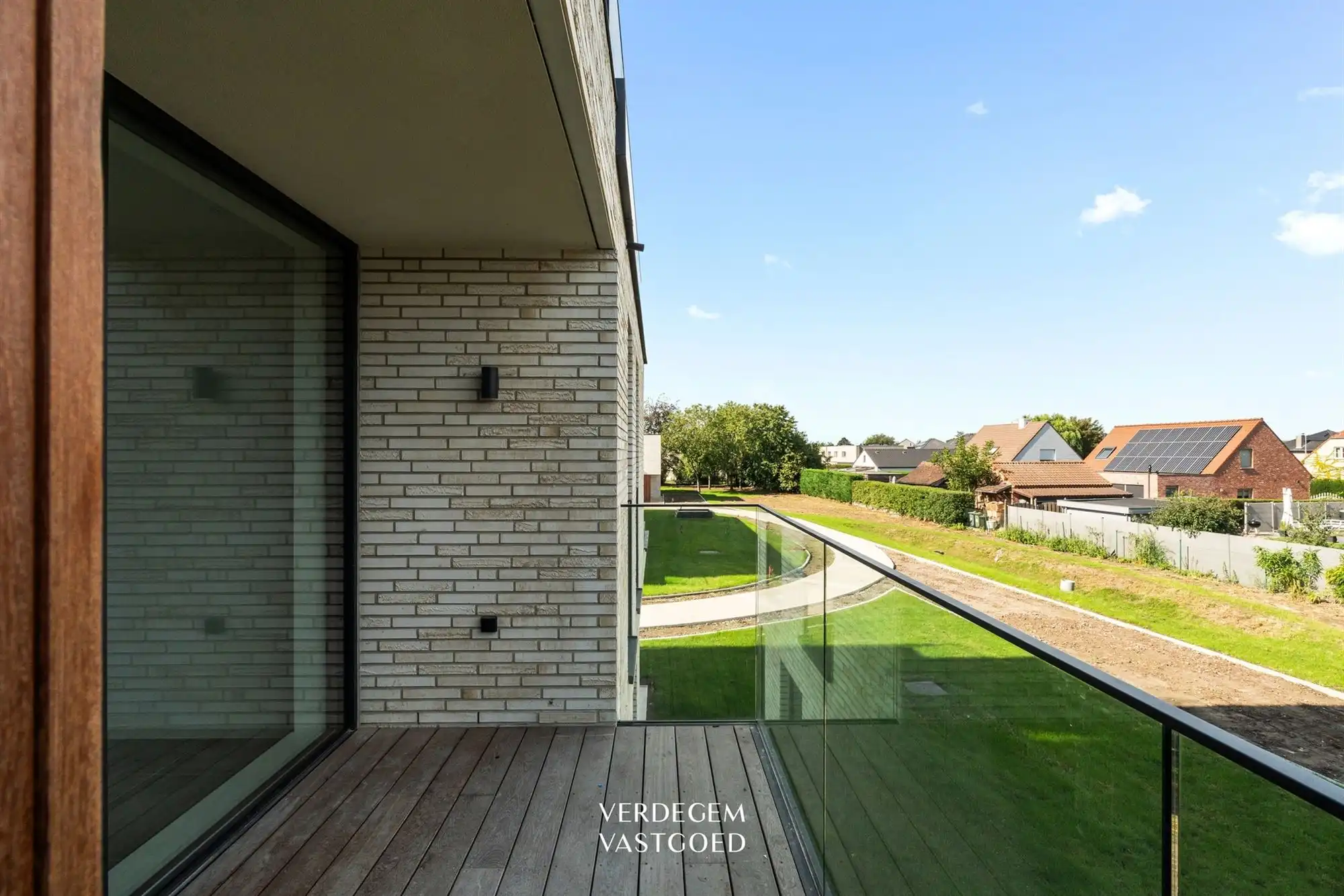 Nieuwbouwappartement met 1 slaapkamer, terras en ondergrondse parkeerplaats foto 2