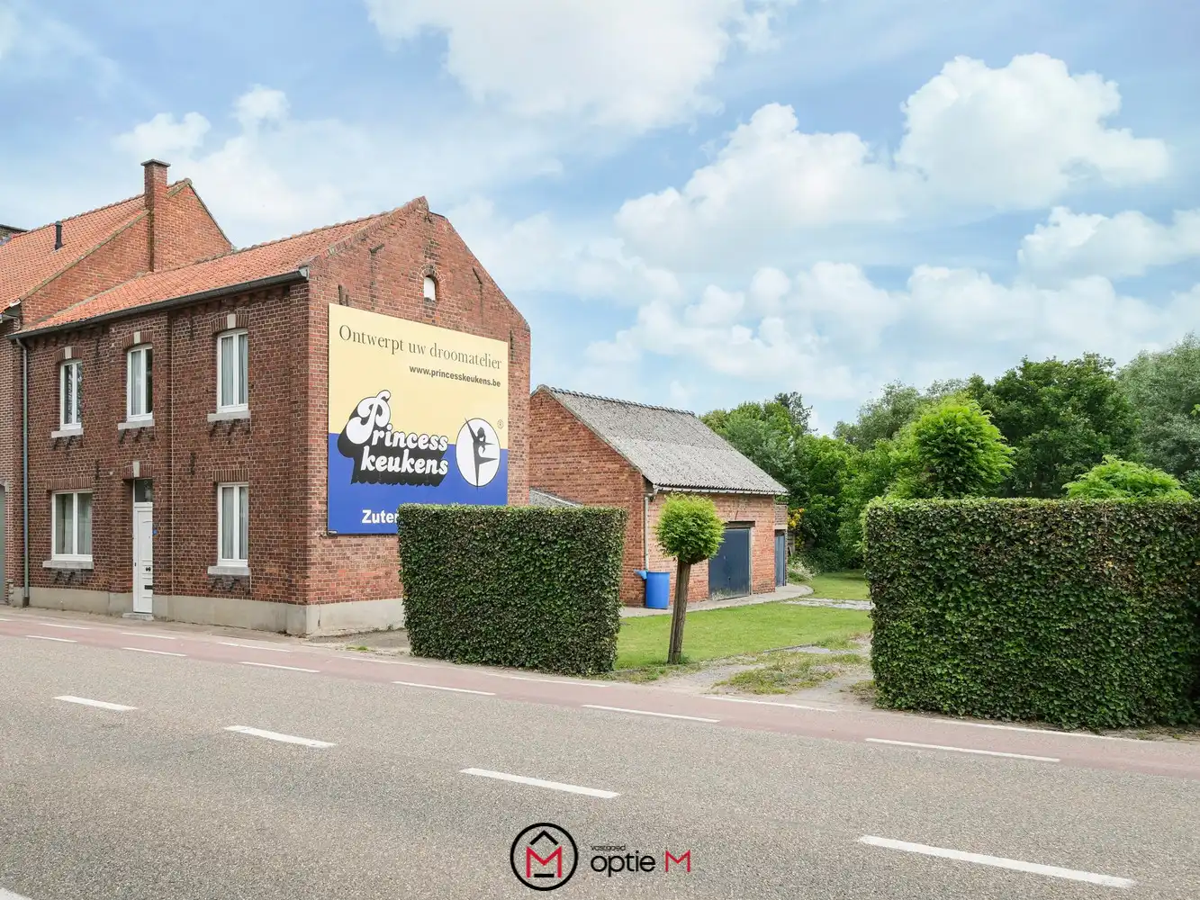 Te renoveren gezinswoning te koop in Bilzen-Hoeselt – met ruime tuin, garage en vijf slaapkamers foto 4