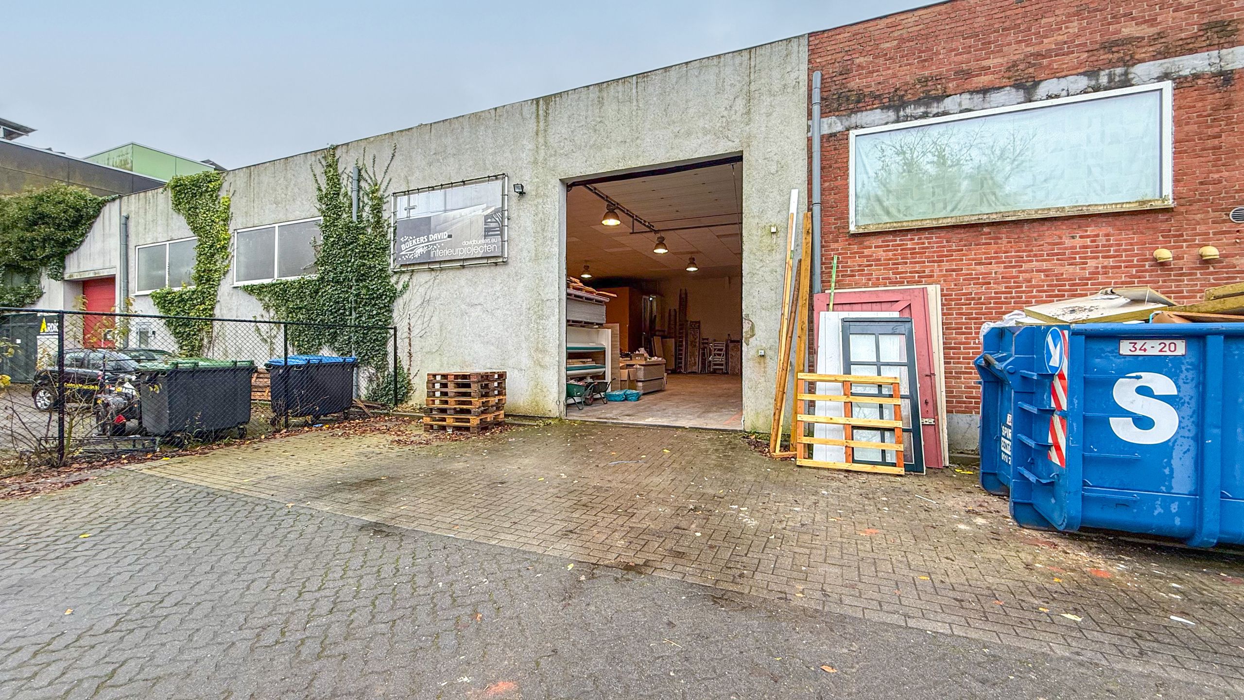 Praktisch magazijn van 430m² op industrieterrein Zolder-Mijn! foto 3