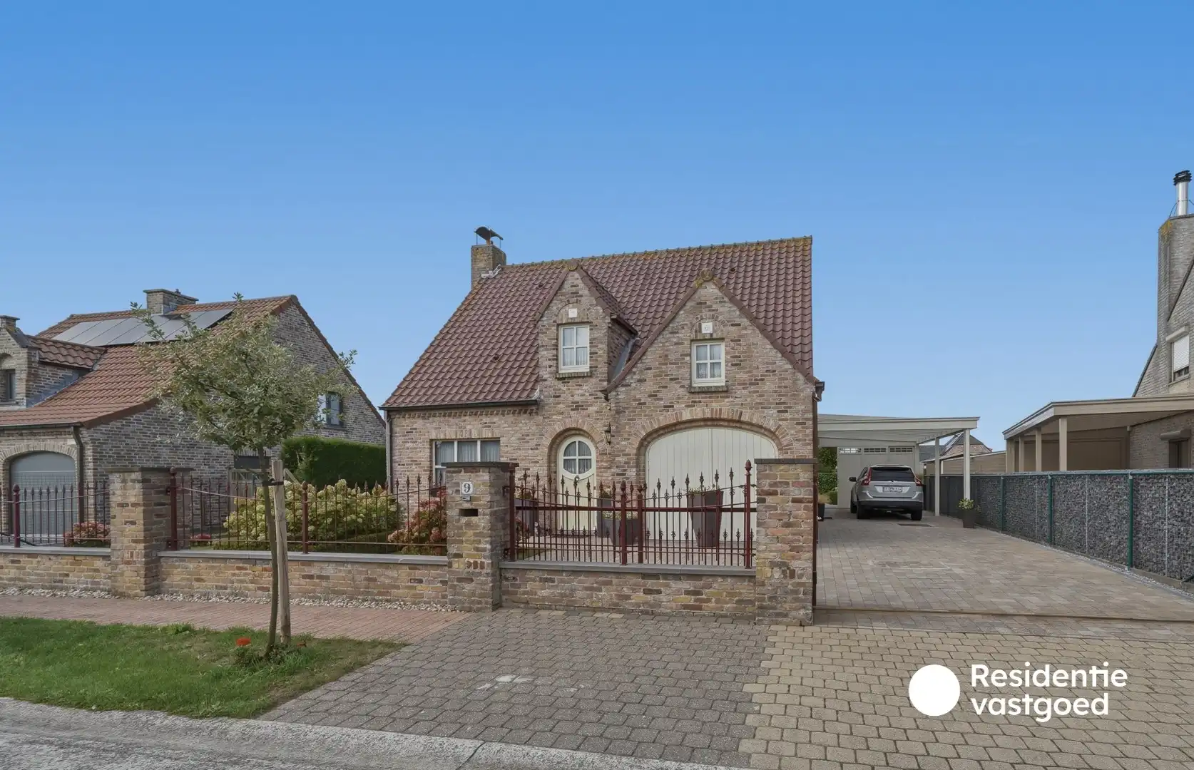 Hoofdfoto van de publicatie: Ruime open bebouwing met 3 slaapkamers en prachtige veranda in Oudenburg
