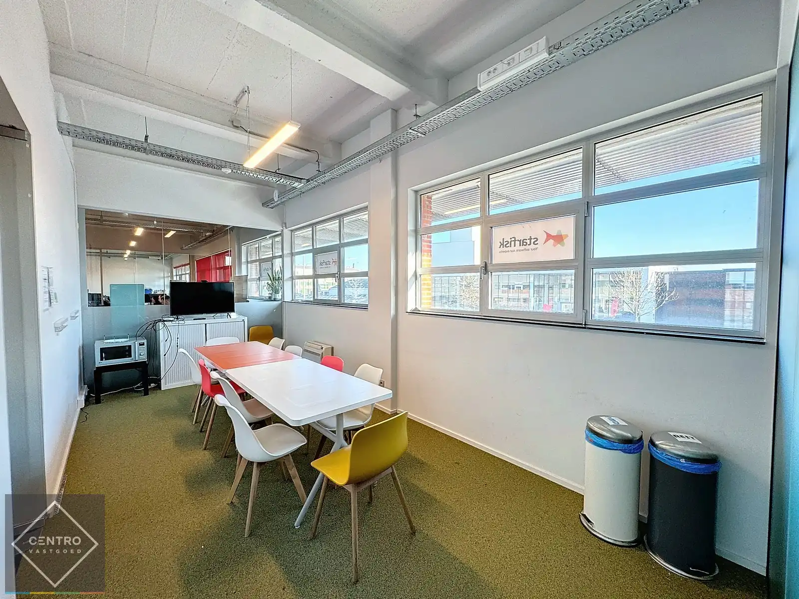 Instapklare KANTOORRUIMTE (217m²) voorzien van alle comfort (databekabeling, airco,...) en ruime parkeergelegenheid. Vlot bereikbaar via Expresweg van Brugge! foto 10