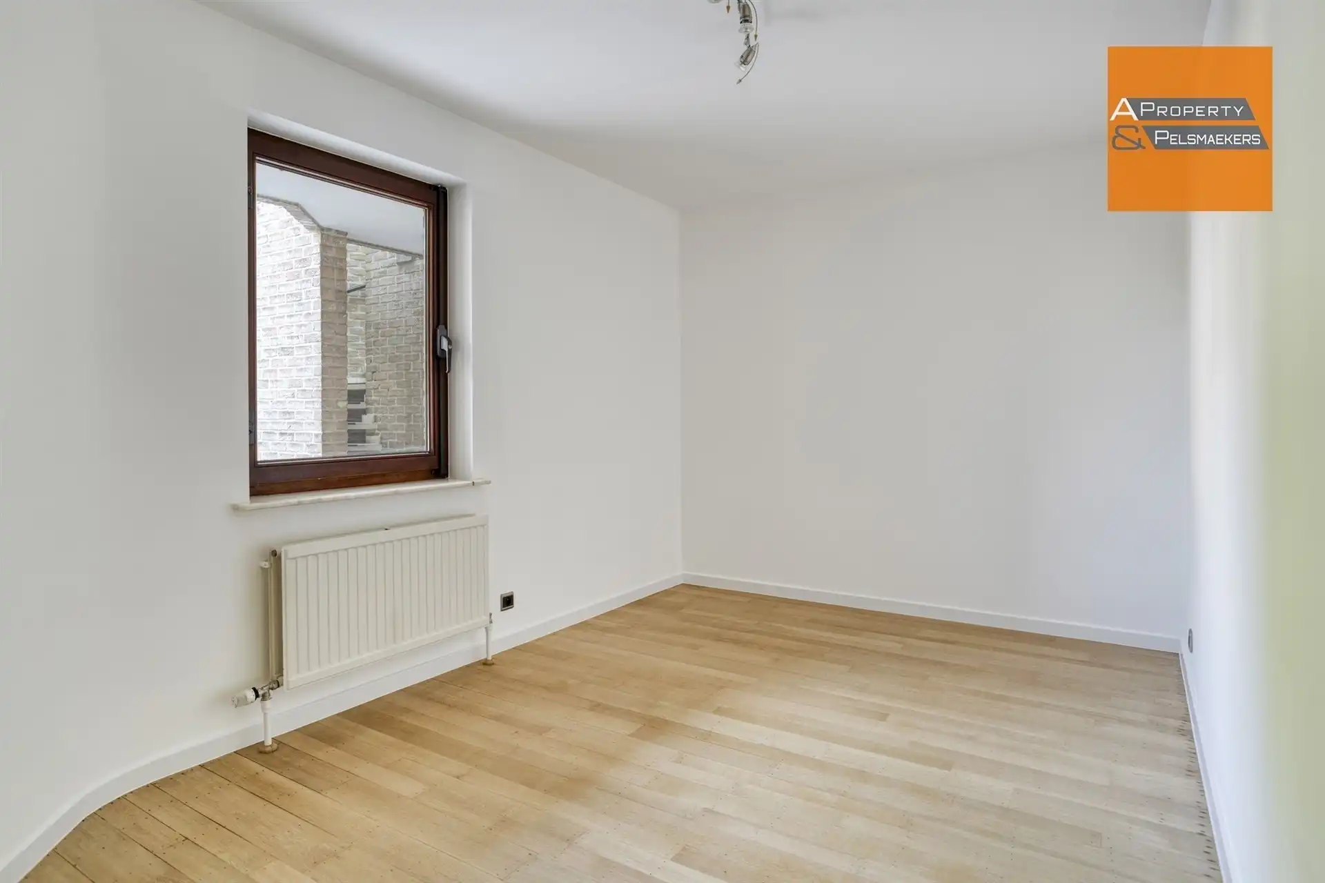 2 slaapkamer appartement met grote tuin foto 9