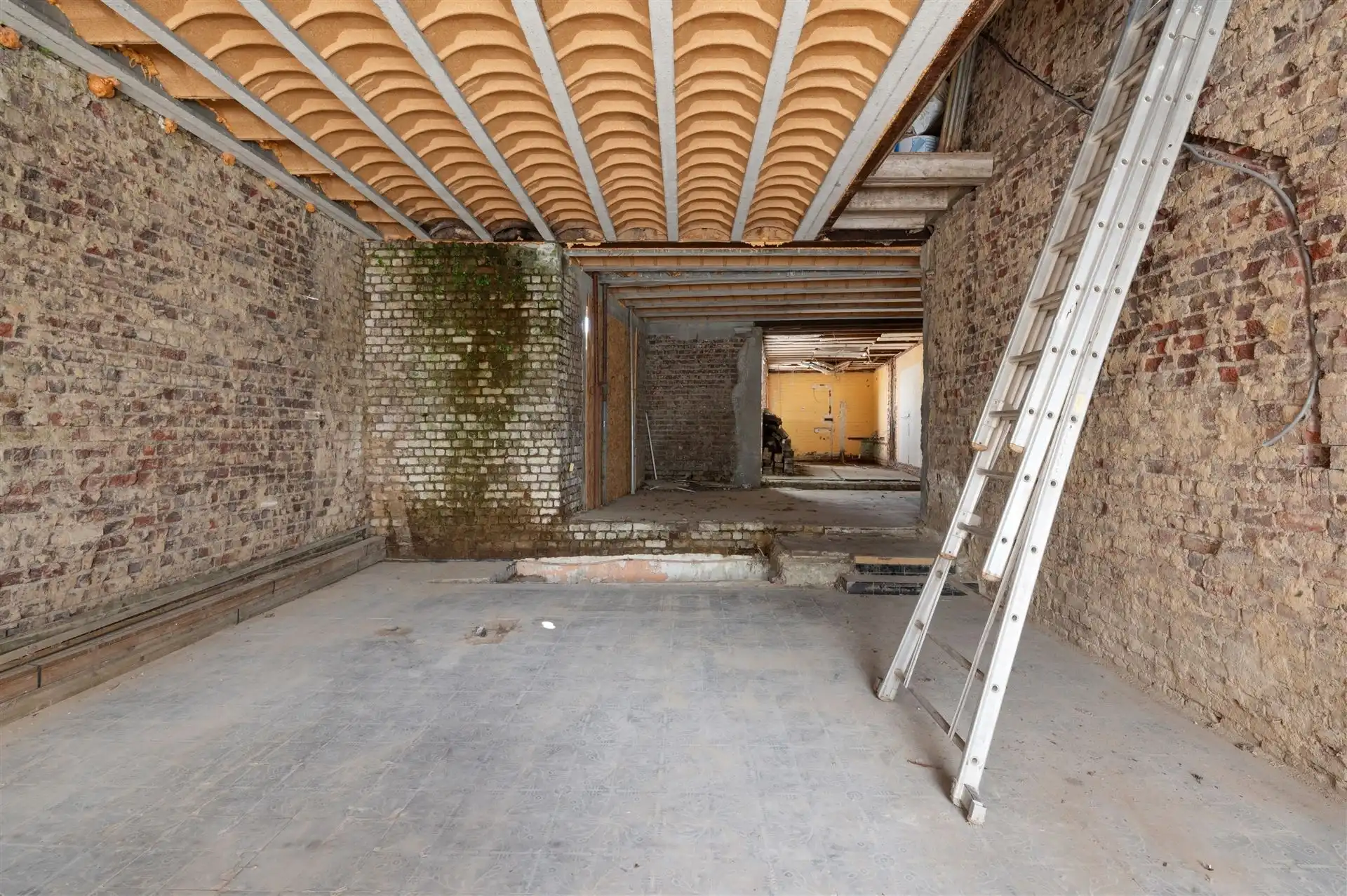 Renovatiepand met veel potentieel in Heurne! foto 4