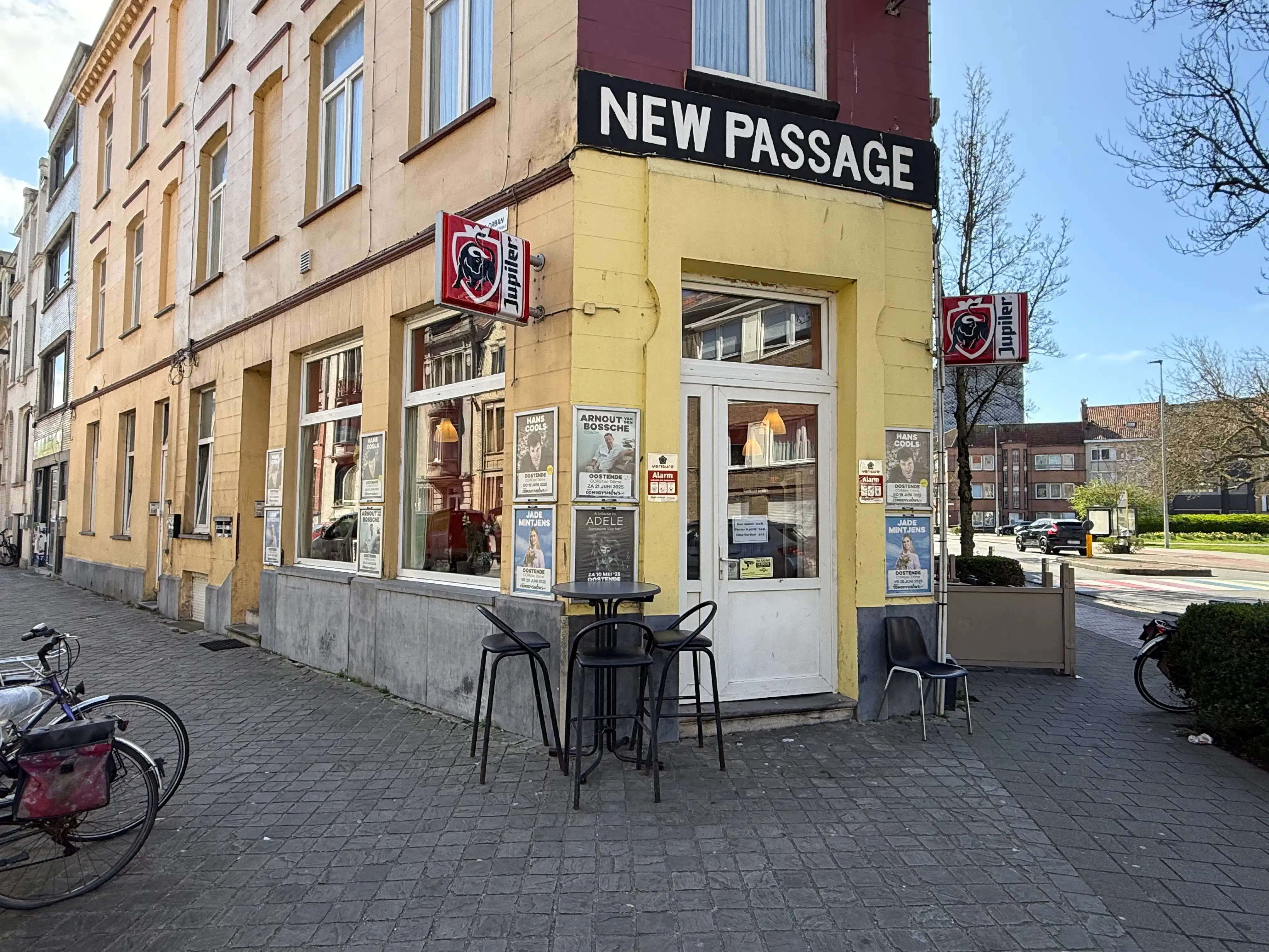 Café New Passage foto {{pictureIndex}}
