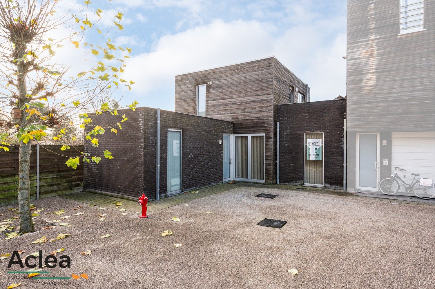 Woning met 3 slaapkamers, garage en 2 ruime terrassen in rustige woonomgeving foto {{pictureIndex}}