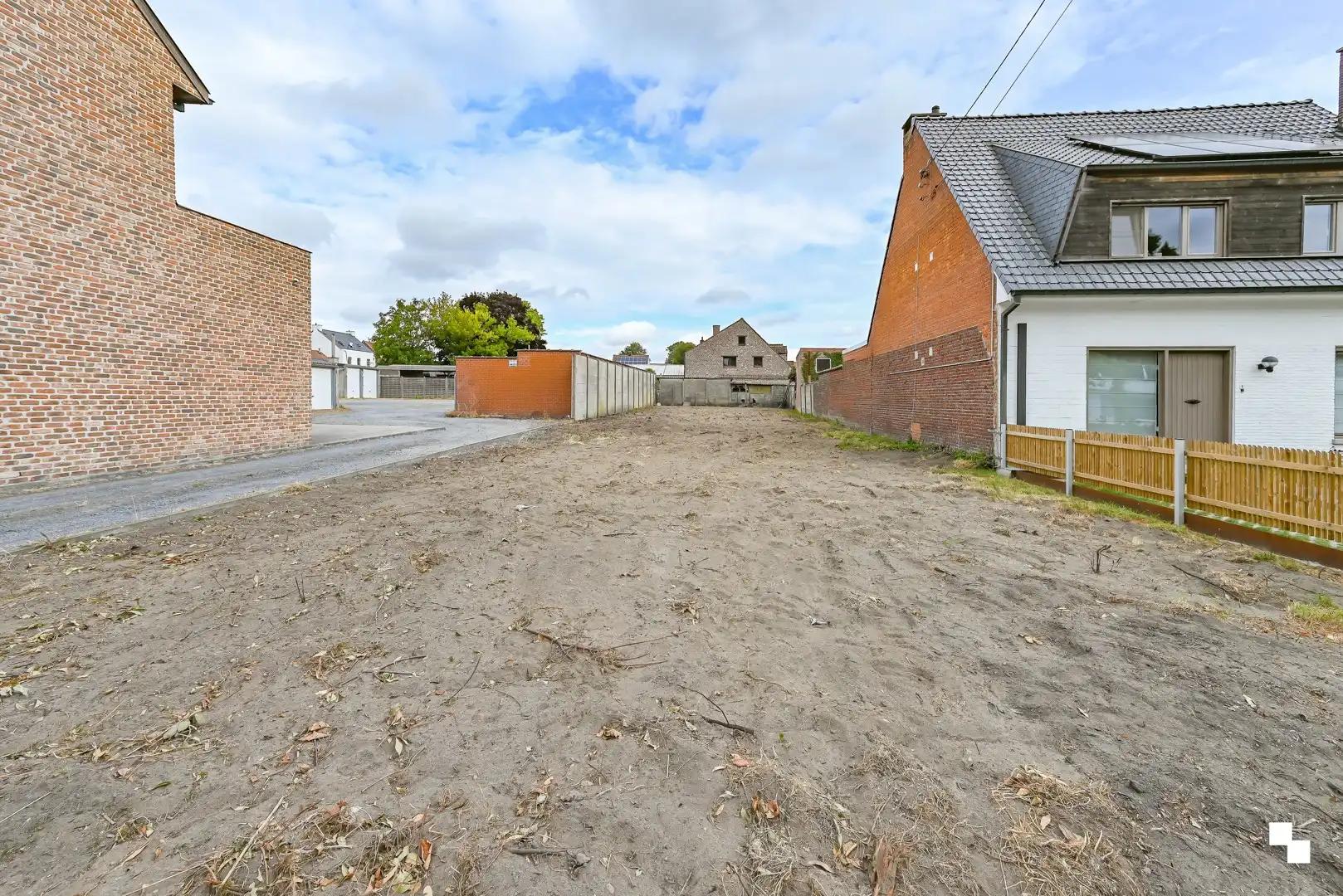 Bouwgrond zonder bouwverplichting van 551 m² voor halfopen bebouwing te Emelgem foto 3