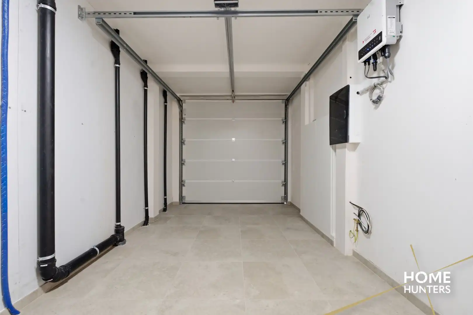 Volledig gerenoveerde woning met 3 slaapkamers, garage, ruime oprit en zonnige tuin in een rustige buurt van Ieper foto 16