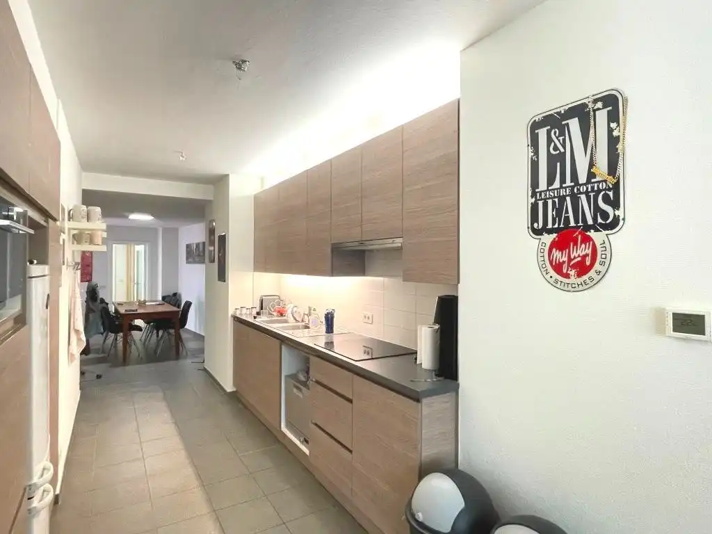 Instapklaar éénslaapkamer appartement op wandelafstand van het Sint-Pietersstation en met zicht op het Citadelpark. foto 4
