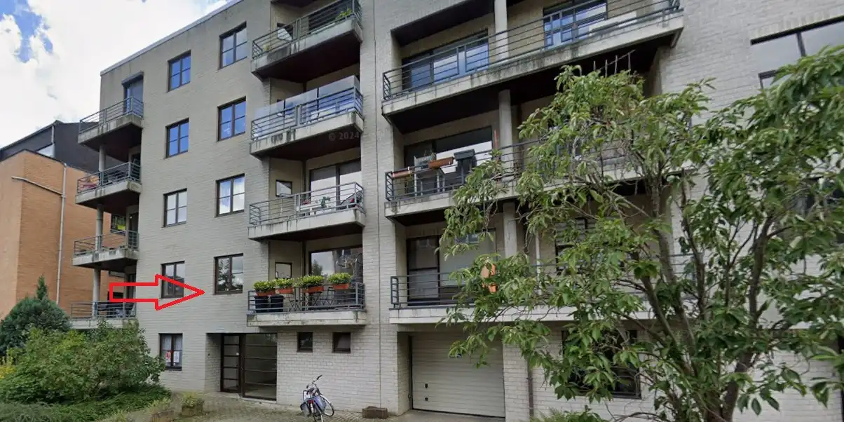 Ruim appartement met twee terrassen en binnenstaanplaats foto {{pictureIndex}}